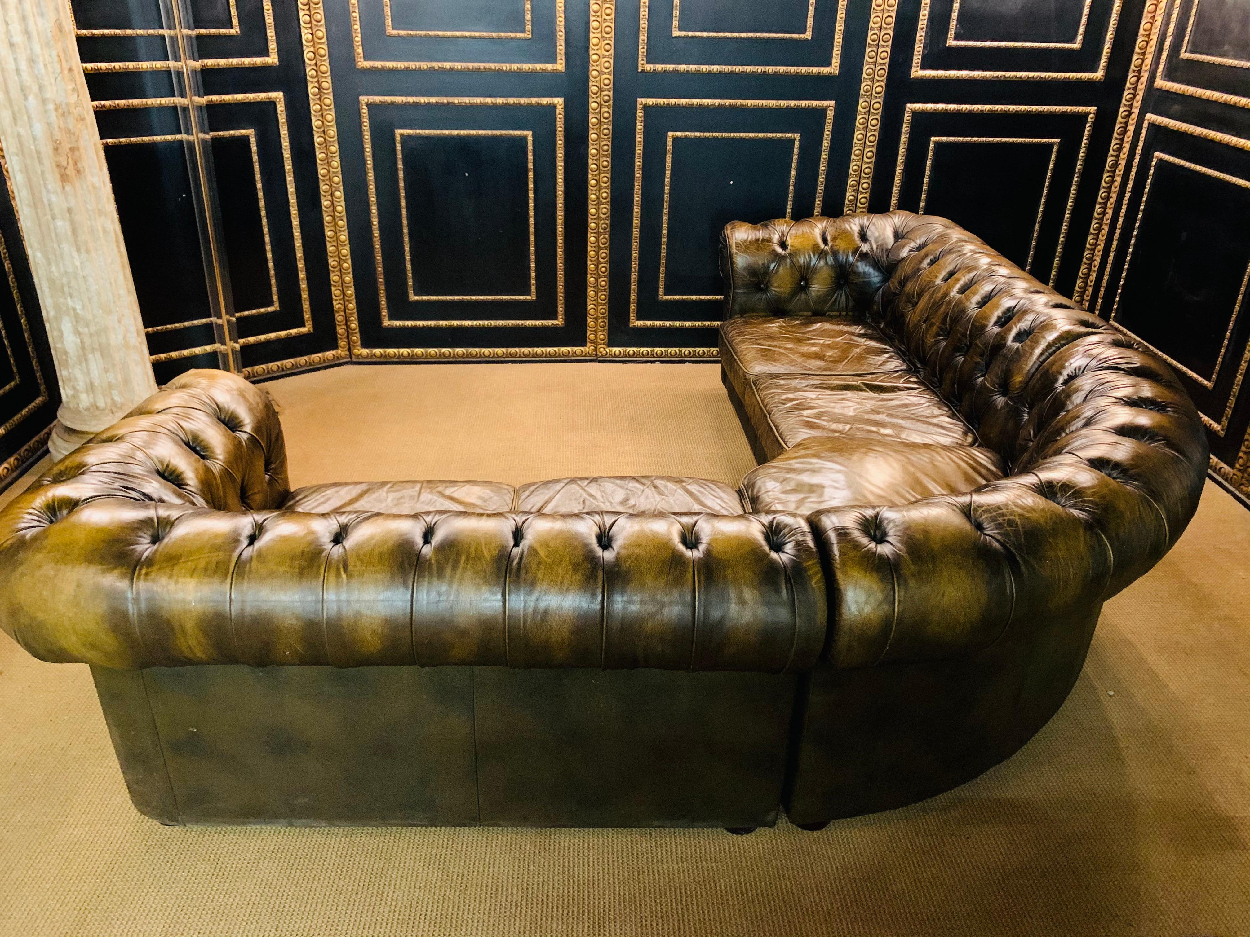 Rare canapé d'angle Chesterfield vintage vert et brun en cuir épais véritable en vente 4