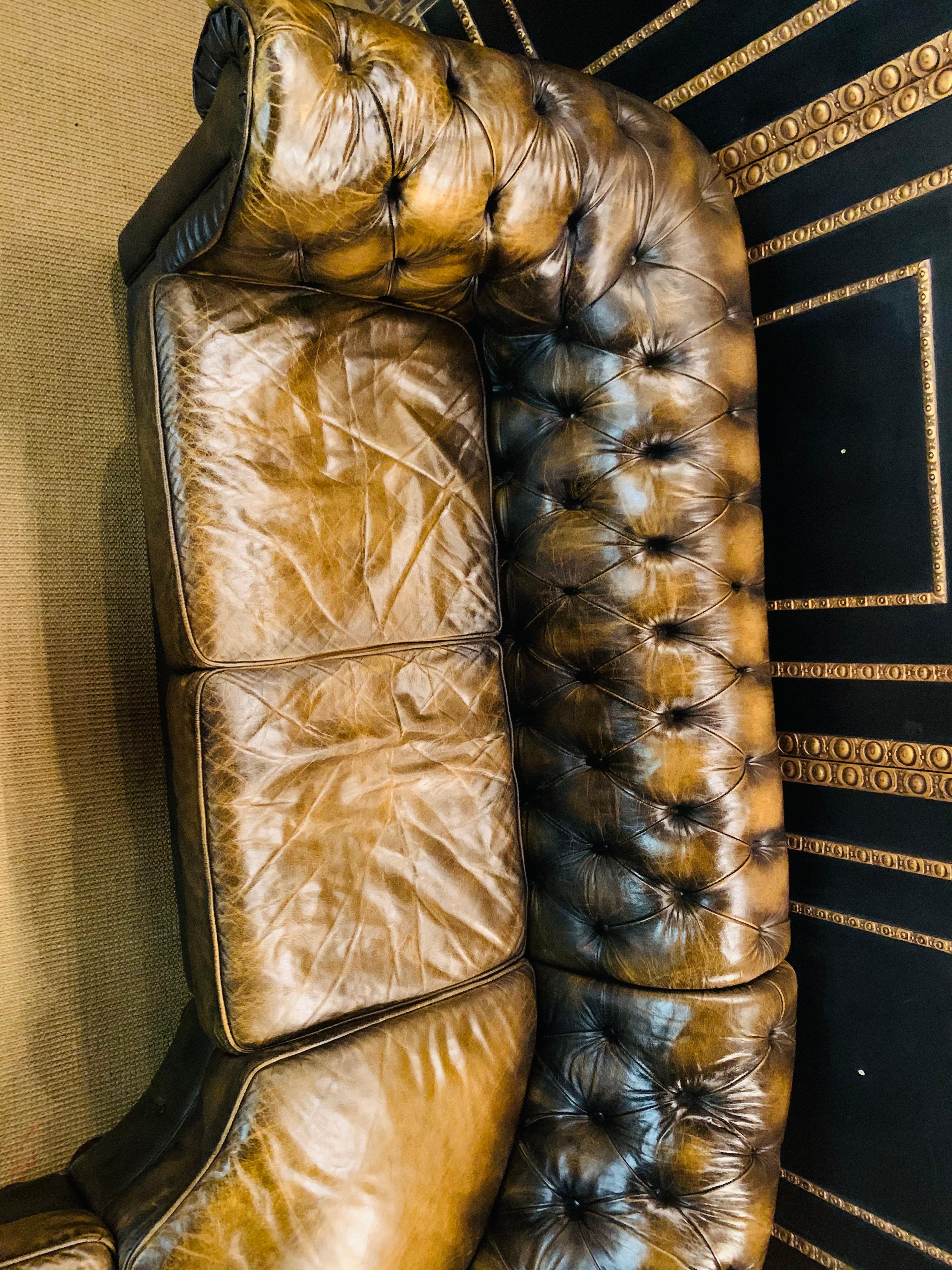 Rare canapé d'angle Chesterfield vintage vert et brun en cuir épais véritable en vente 7