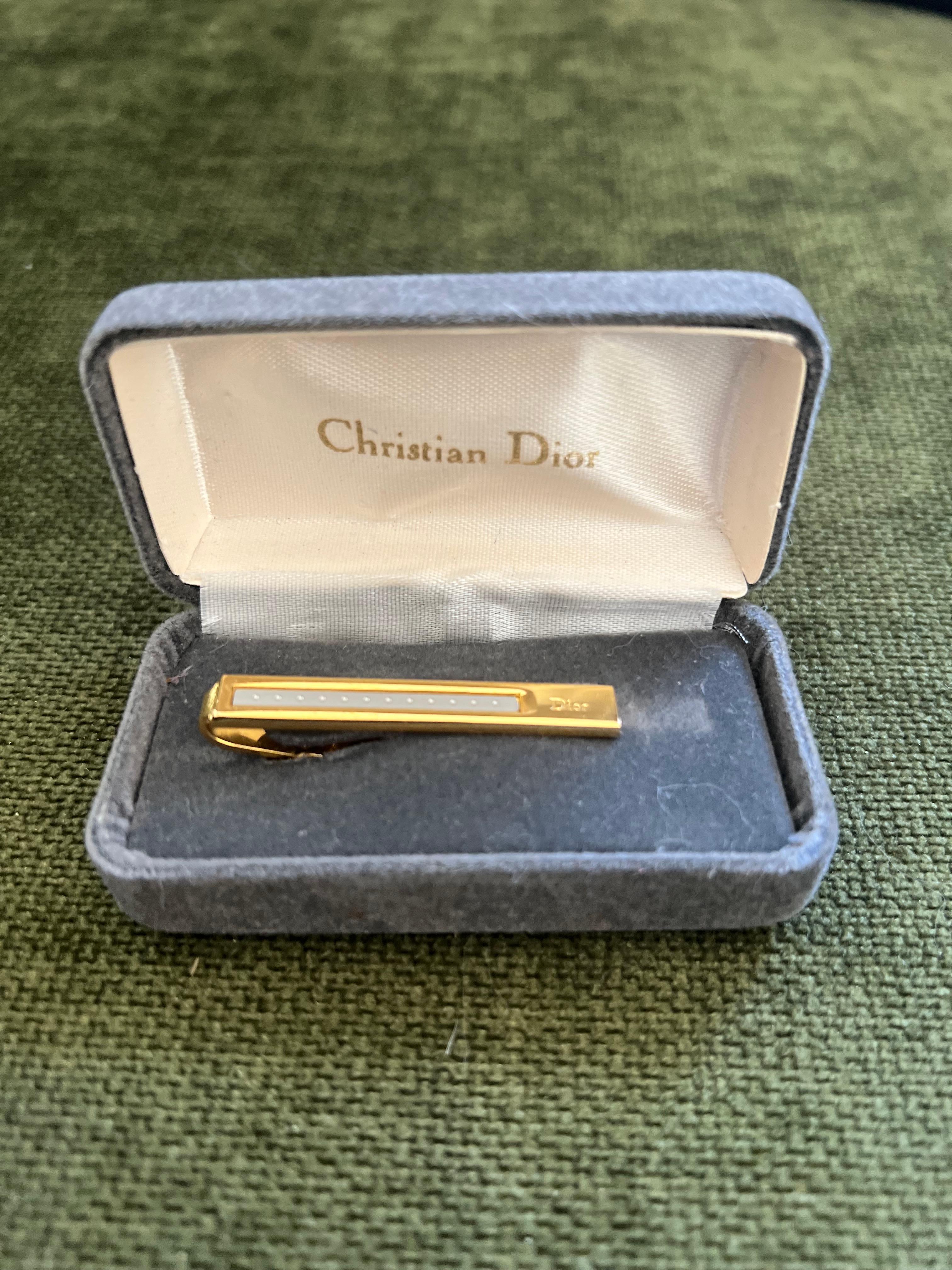 Raro fermacravatte d'oro Christian Dior d'epoca, circa 1980, con custodia originale in vendita 1