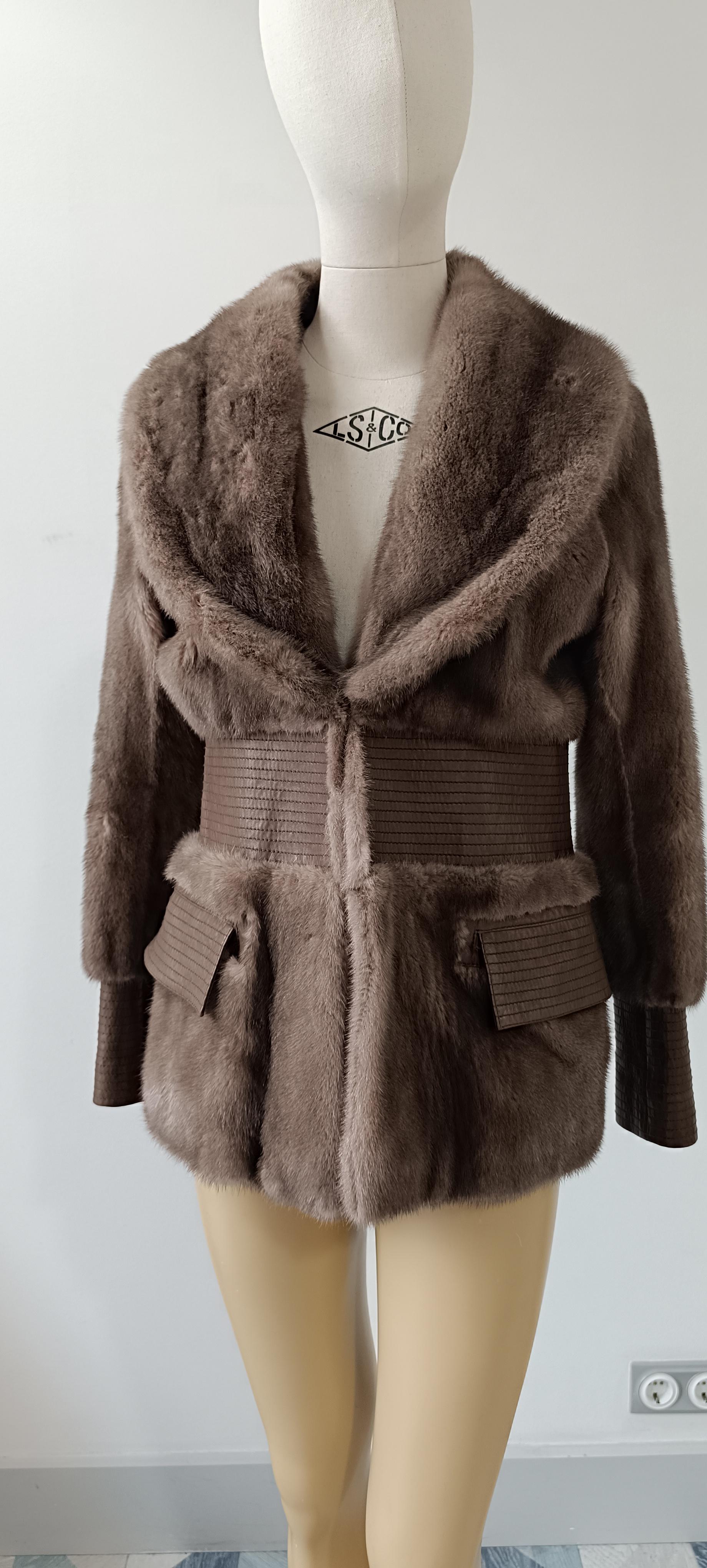 Rare! Vintage Christian Dior & John Galliano 2007 Mink Fur Jacket
John Galliano for Christian Dior
Collection: Christian Dior 2007 Fall / winter
Christian Dior style: 7A20071511
Marked Size: 6 (US) 42 (It) 38 (fr)
Country of manufacture: France
We