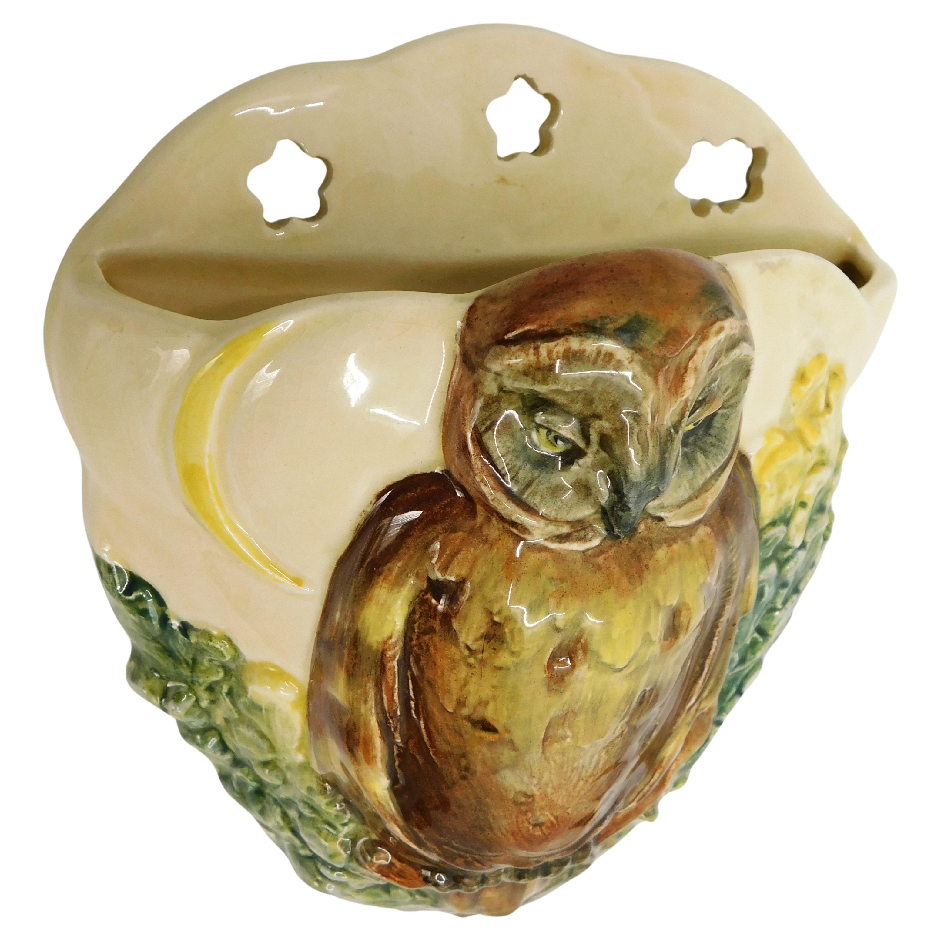 Circa 1930 Royal Doulton wall pocket vase Owl and Moon in high relief D5771 in very good condition made in England.

Royal Doulton (England) wall pockets and wall vases;
The Doulton factory was established in 1815 in Lambeth, South London by John