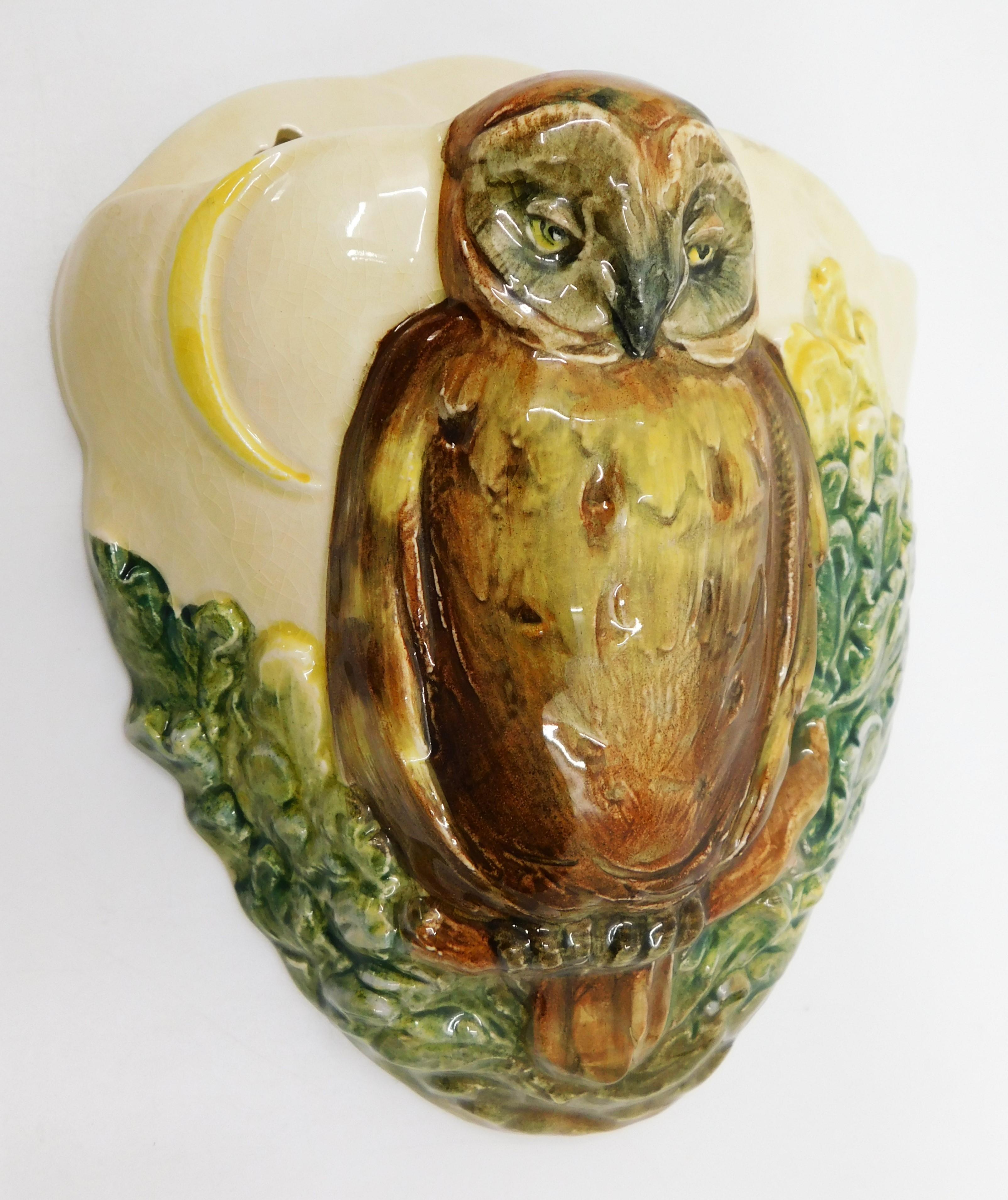 Art déco Rare Vintage Circa 1930 Royal Doulton Wall Pocket Vase Owl High Relief D5771 en vente