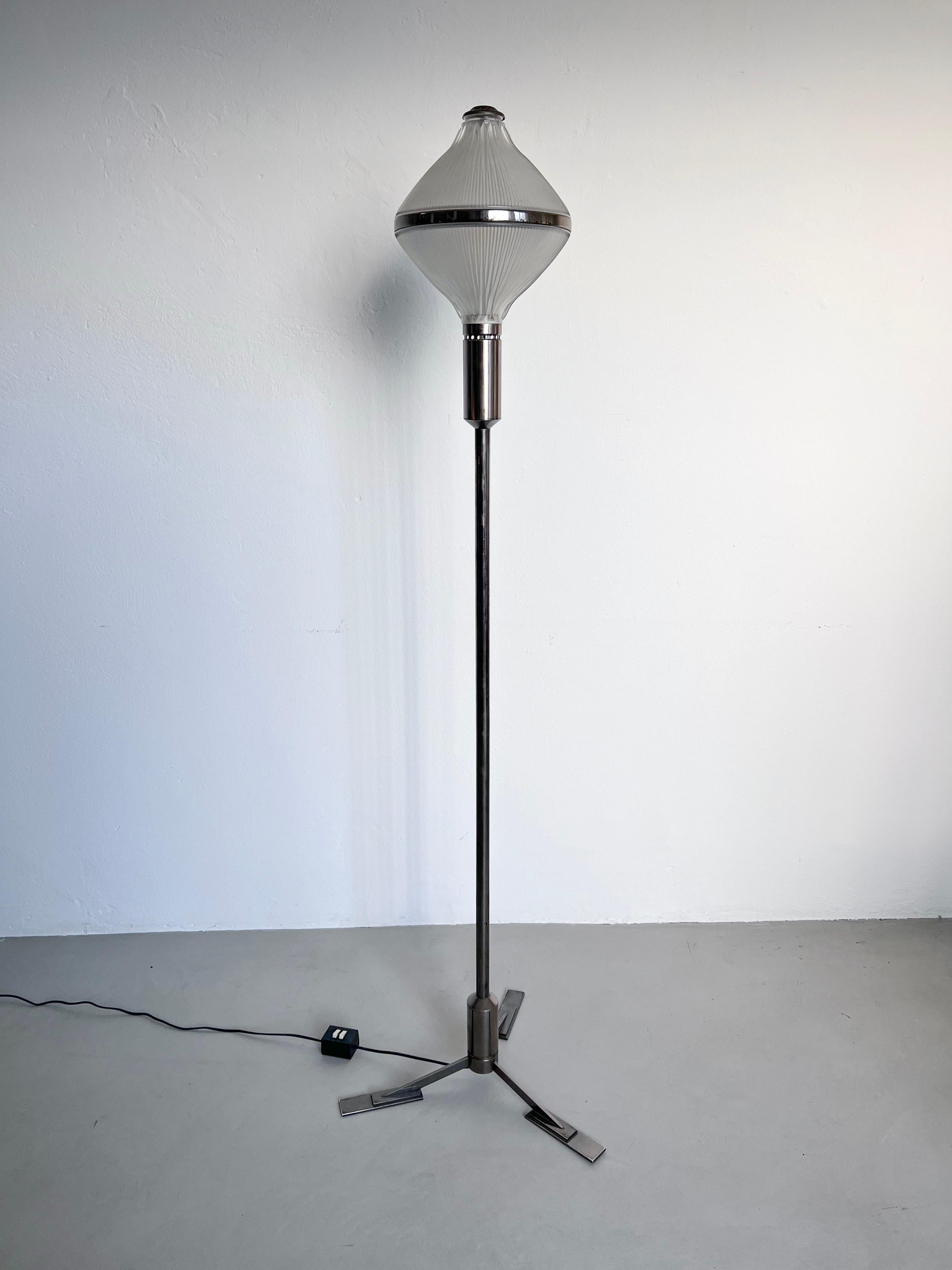 Rara lampada da terra Polimnia d'epoca da collezione dello Studio BBPR per Artemide In condizioni buone in vendita a Milano, IT
