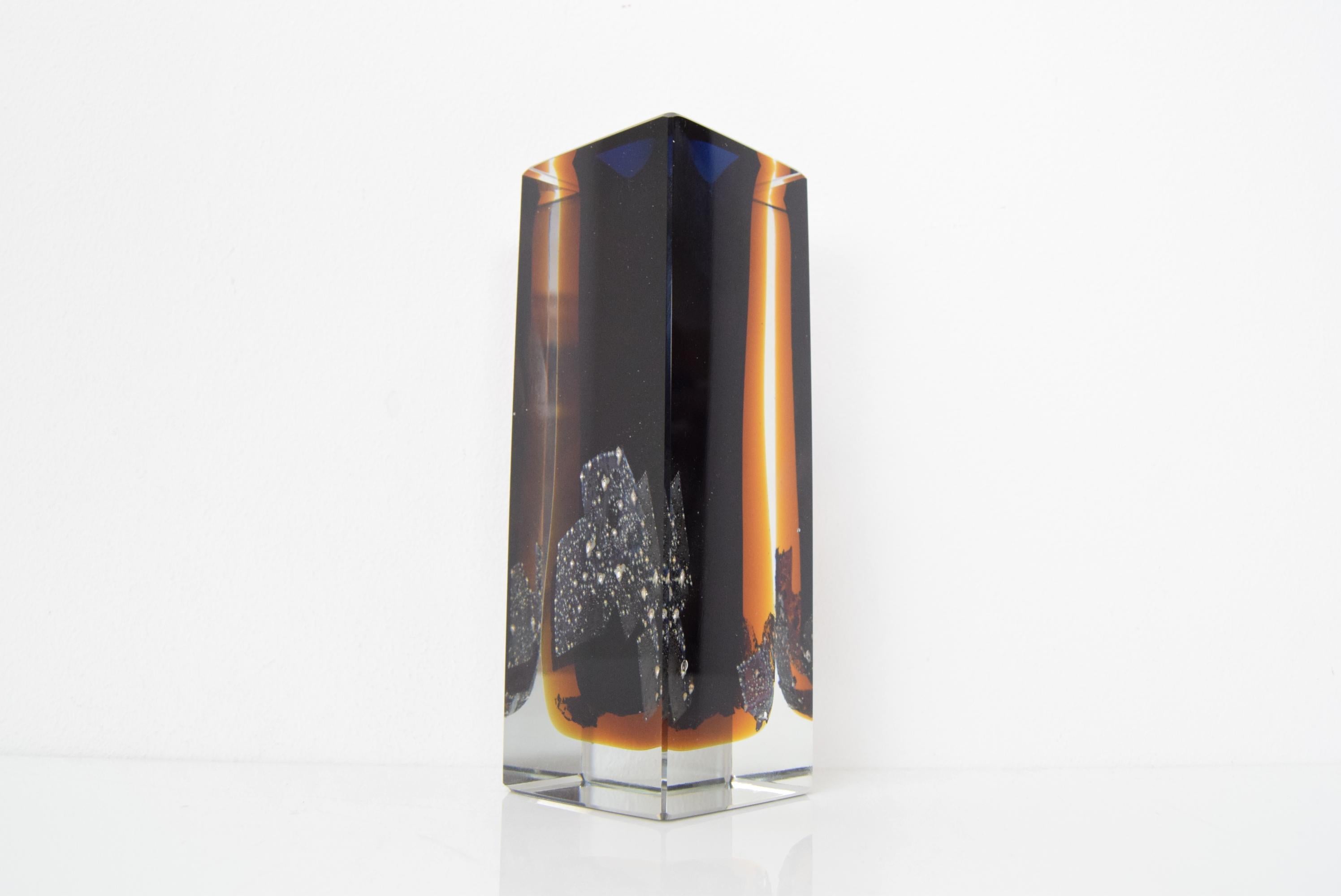 Tchèque Rare vase taillé d'époque, Design/One par Pavel Hlava, 