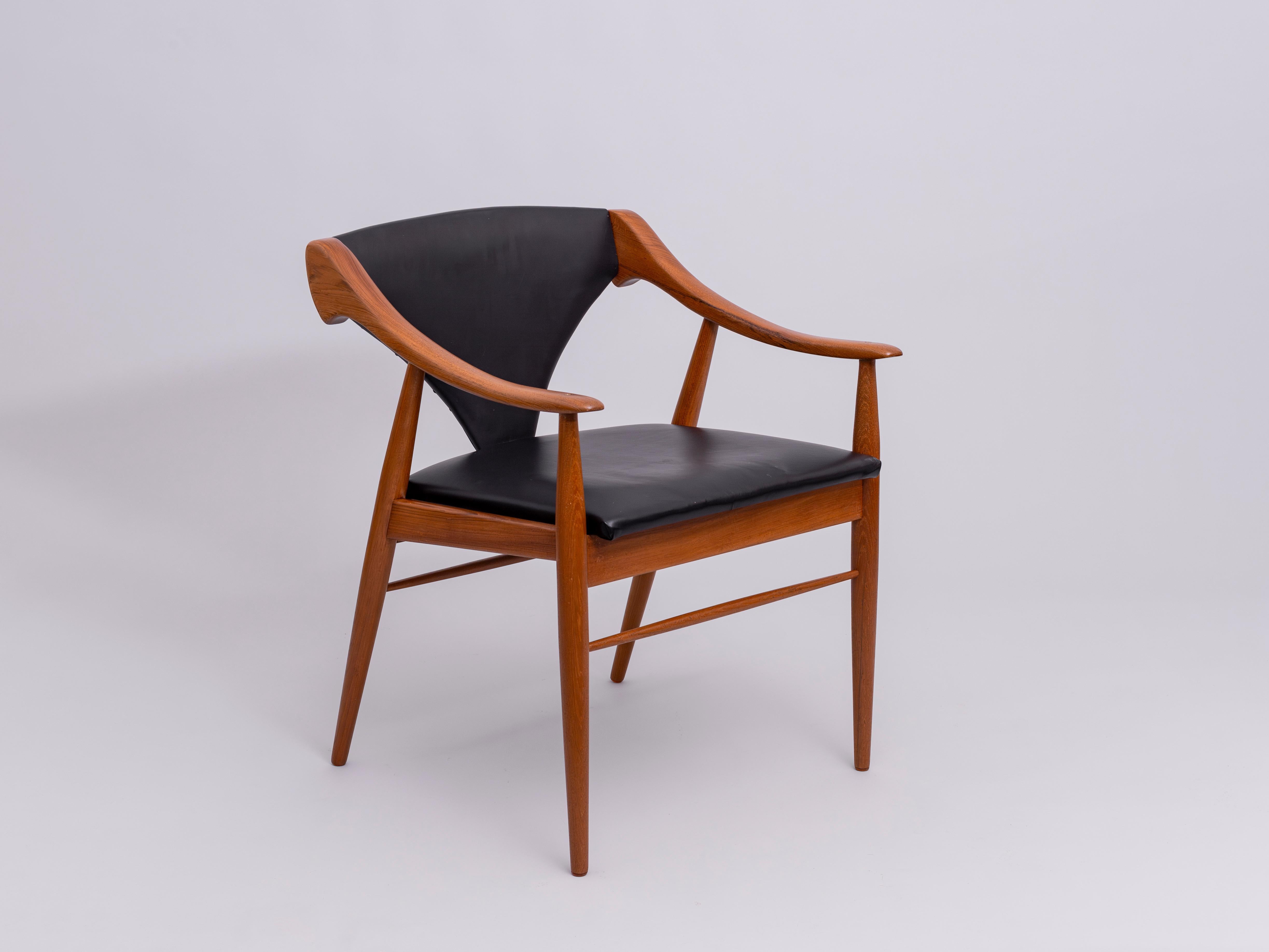 Rara Silla Vintage Danesa de Piel sintética y Teca maciza, años 60 Danés en venta