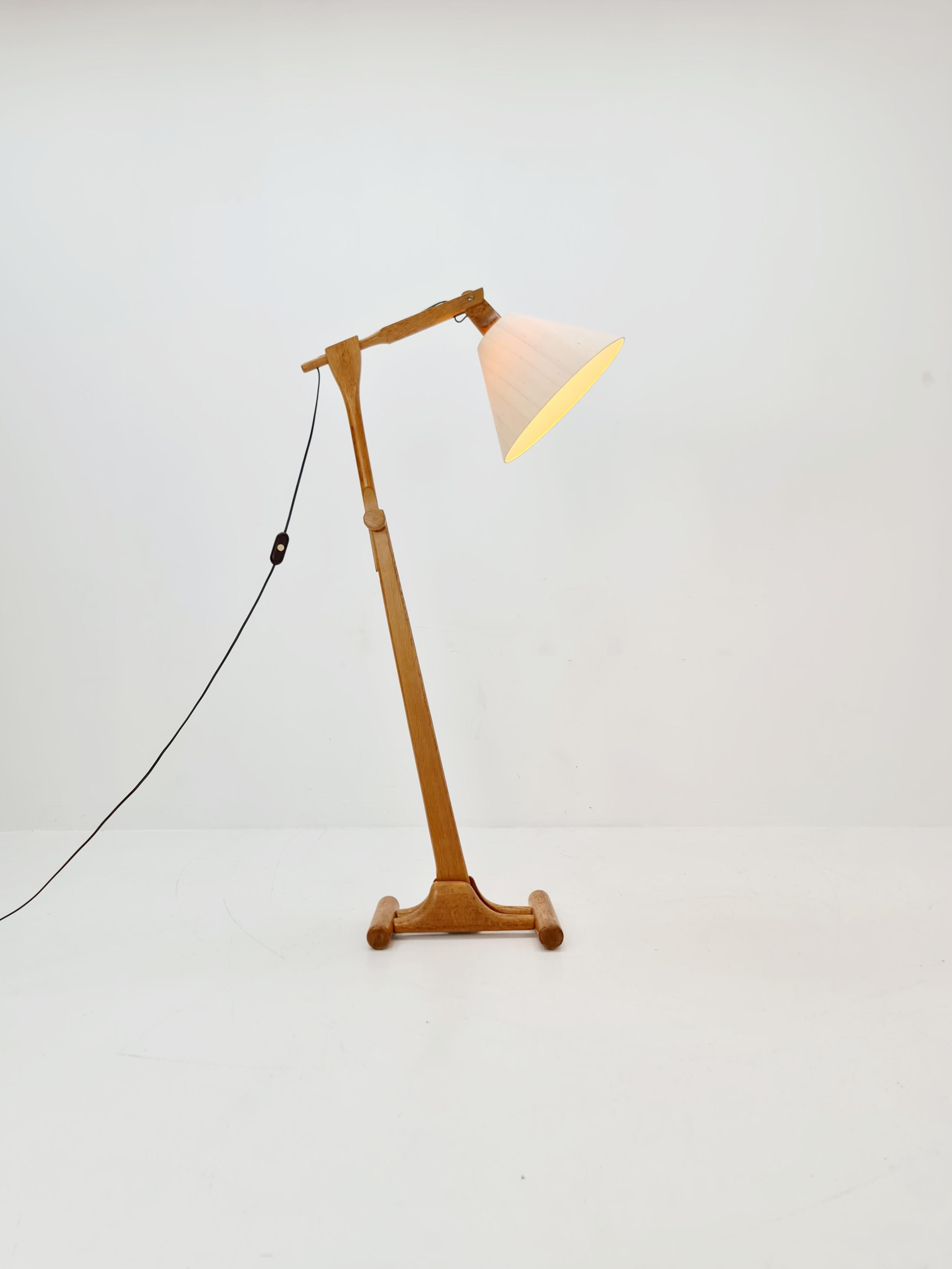 Rara lampada da terra vintage in Oak danese di Domus  1970s in vendita 7