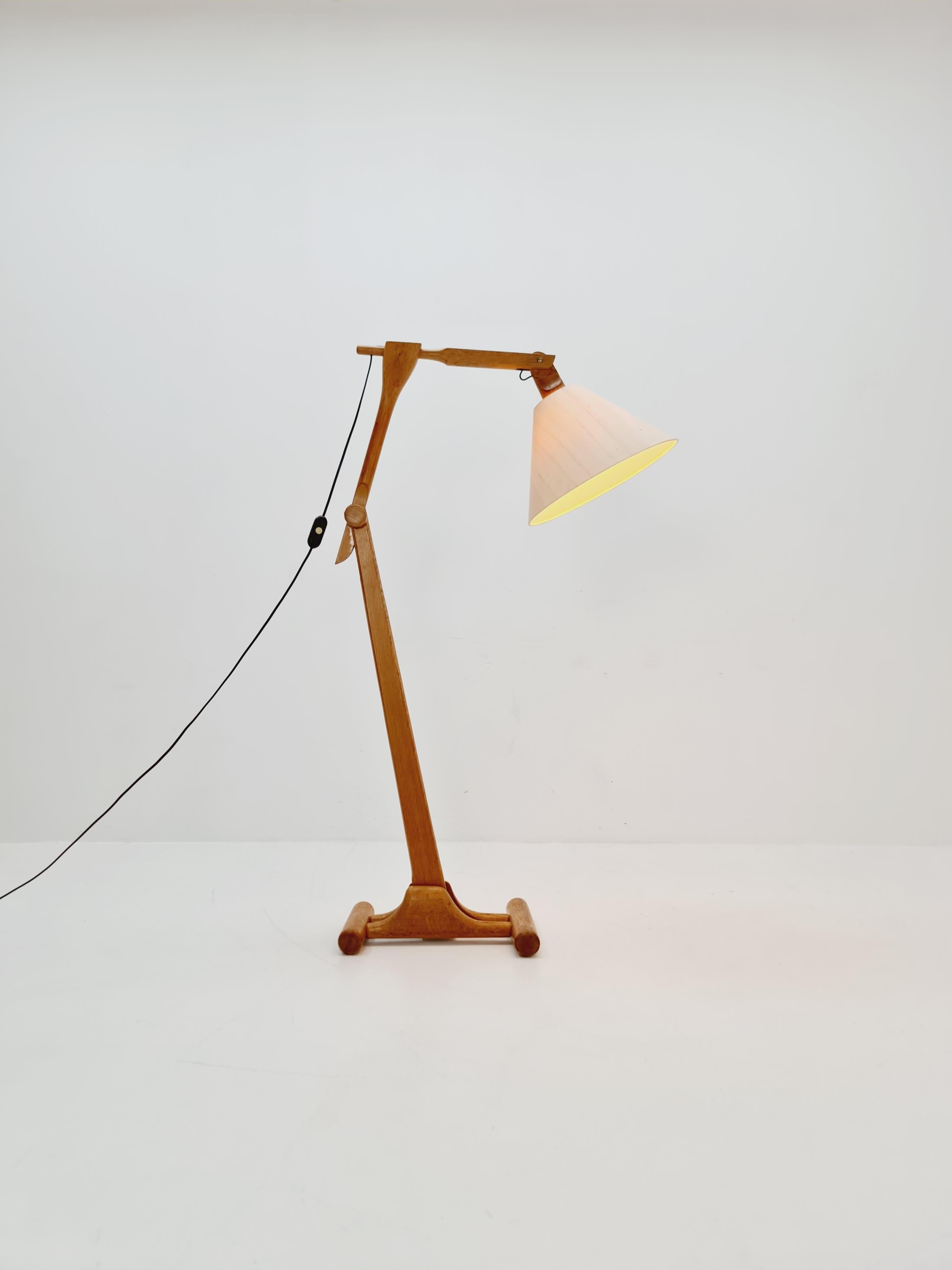 Rara lampada da terra vintage in Oak danese di Domus  1970s In condizioni buone in vendita a Gaggenau, DE