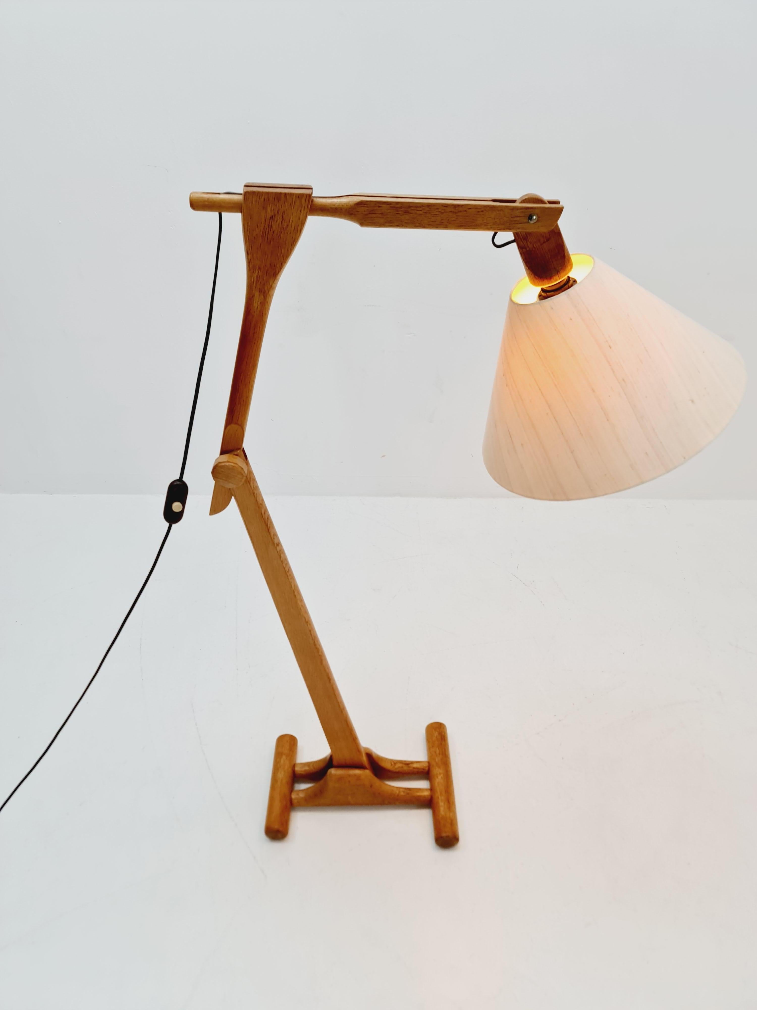 Fine XX secolo Rara lampada da terra vintage in Oak danese di Domus  1970s in vendita