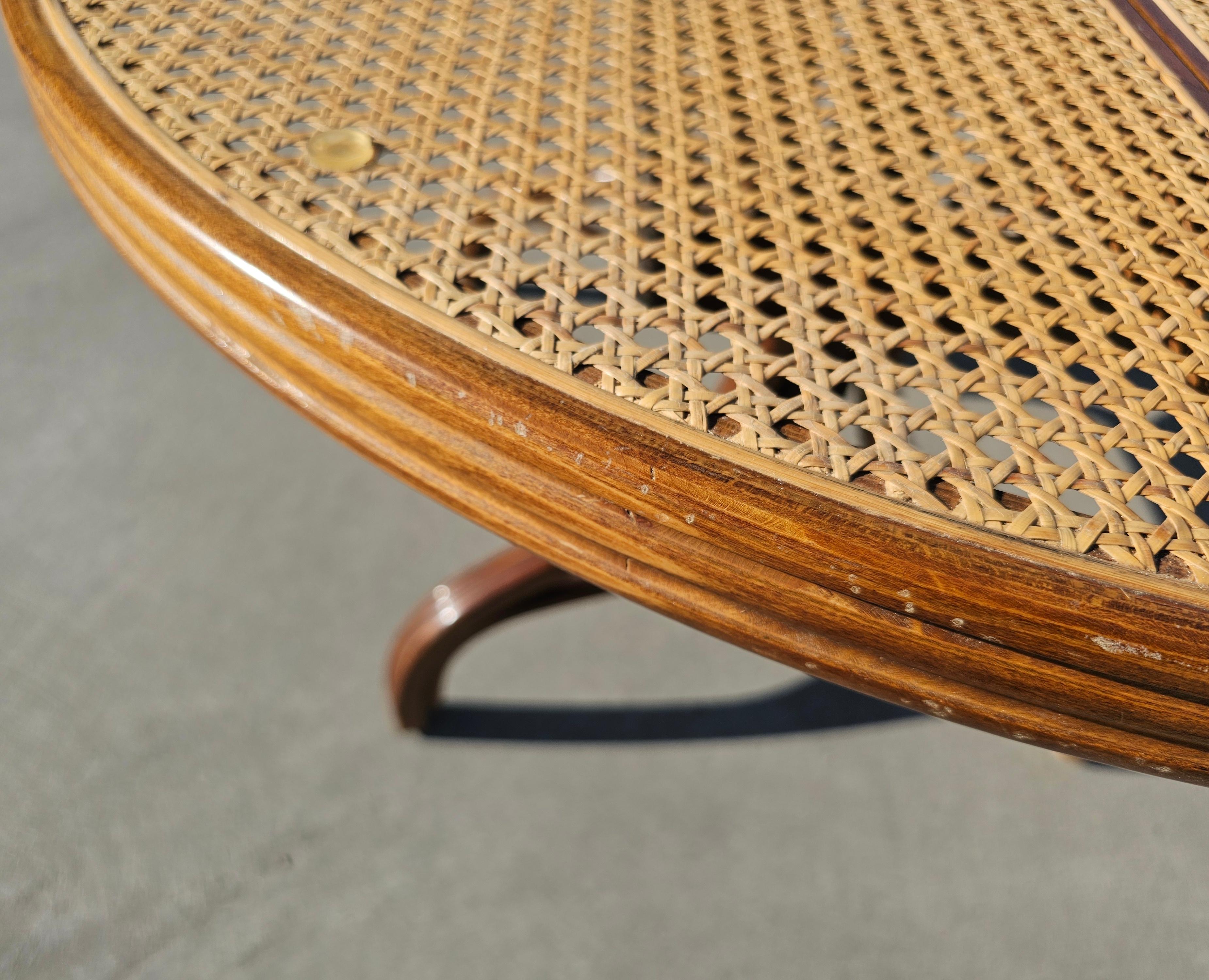 Rare table de salle à manger avec plateau en rotin par Mundus, fabriquée en Yougoslavie dans les années 1960 en vente 4