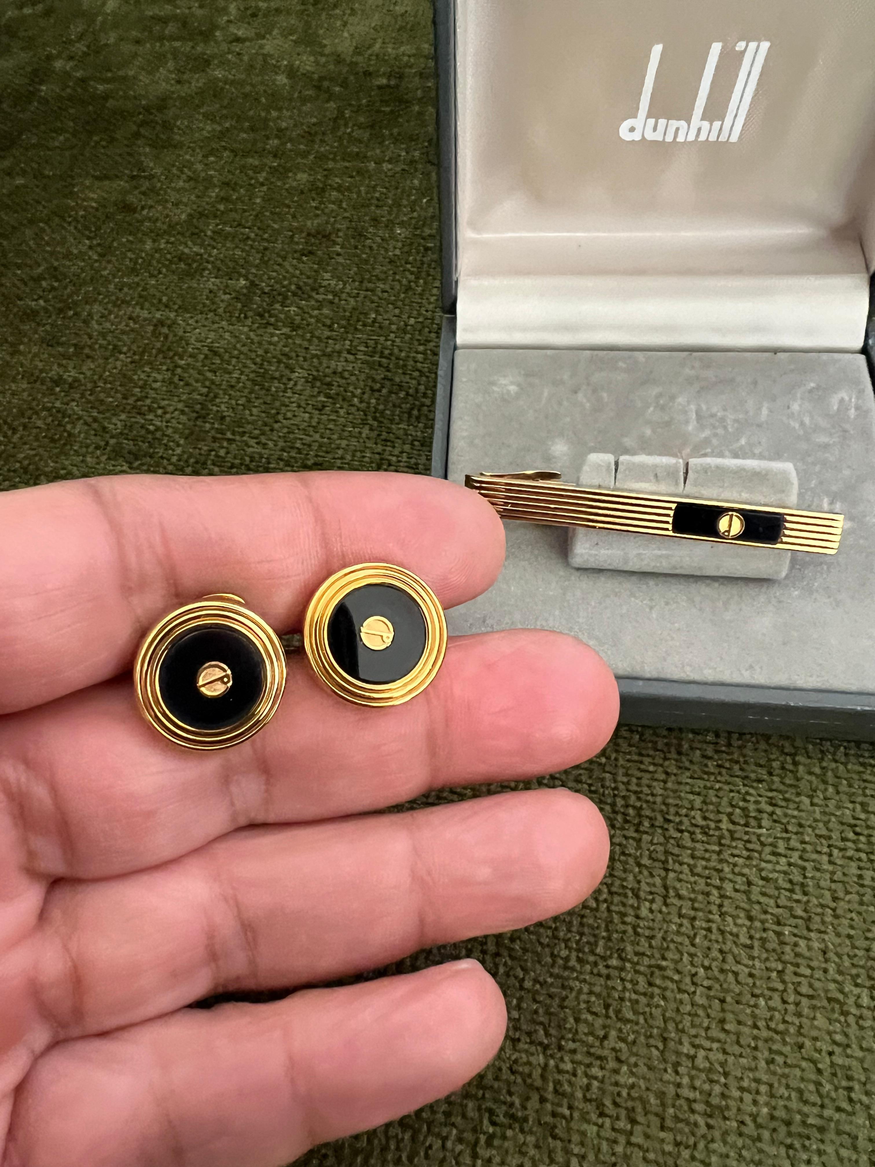 Seltene Vintage Dunhill Manschettenknöpfe & Krawattenklammer vergoldet, Onyx mit Originalgehäuse im Zustand „Hervorragend“ im Angebot in New York, NY