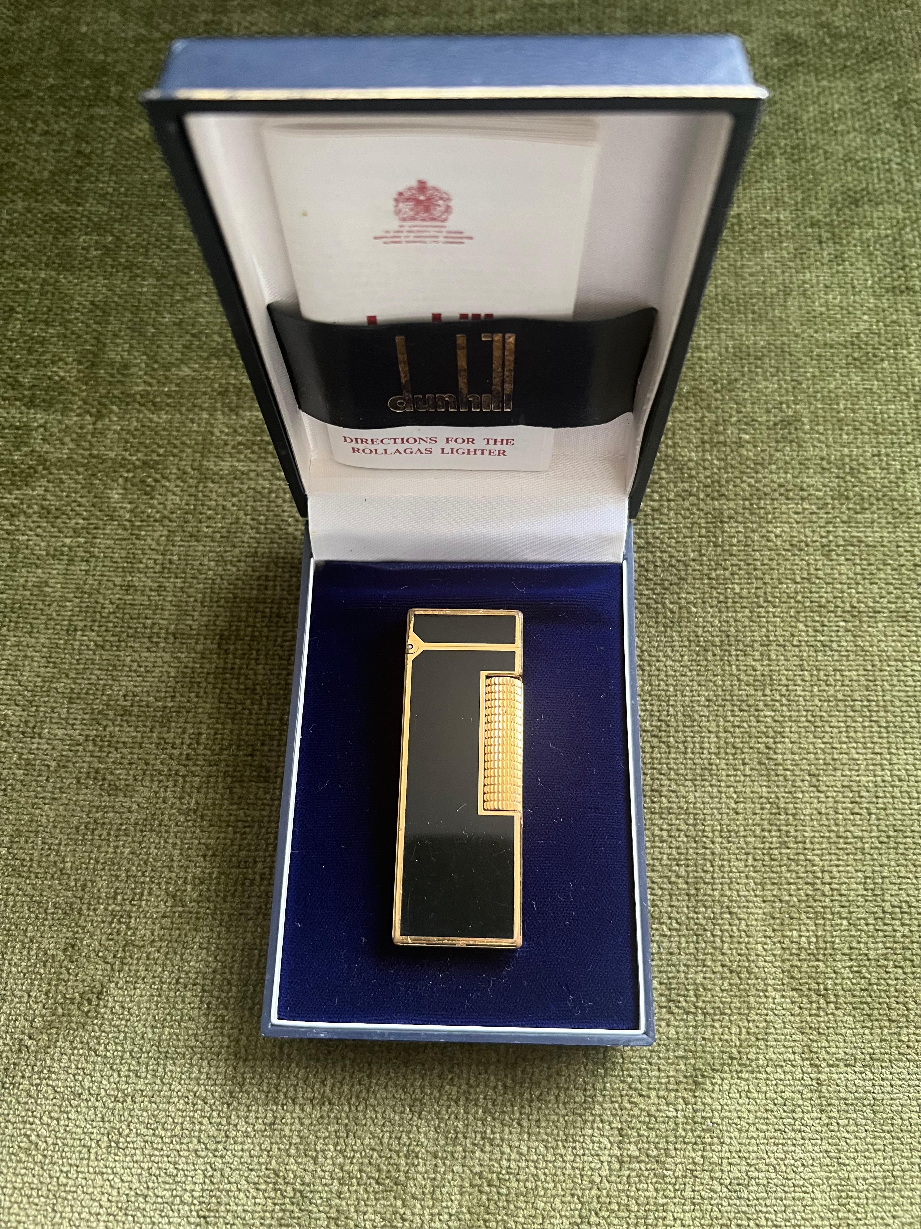 Rare Vintage Dunhill Gold Plated Black Lacquer Lighter Dunhill Original Case In Excellent Condition For Sale In New York, NY