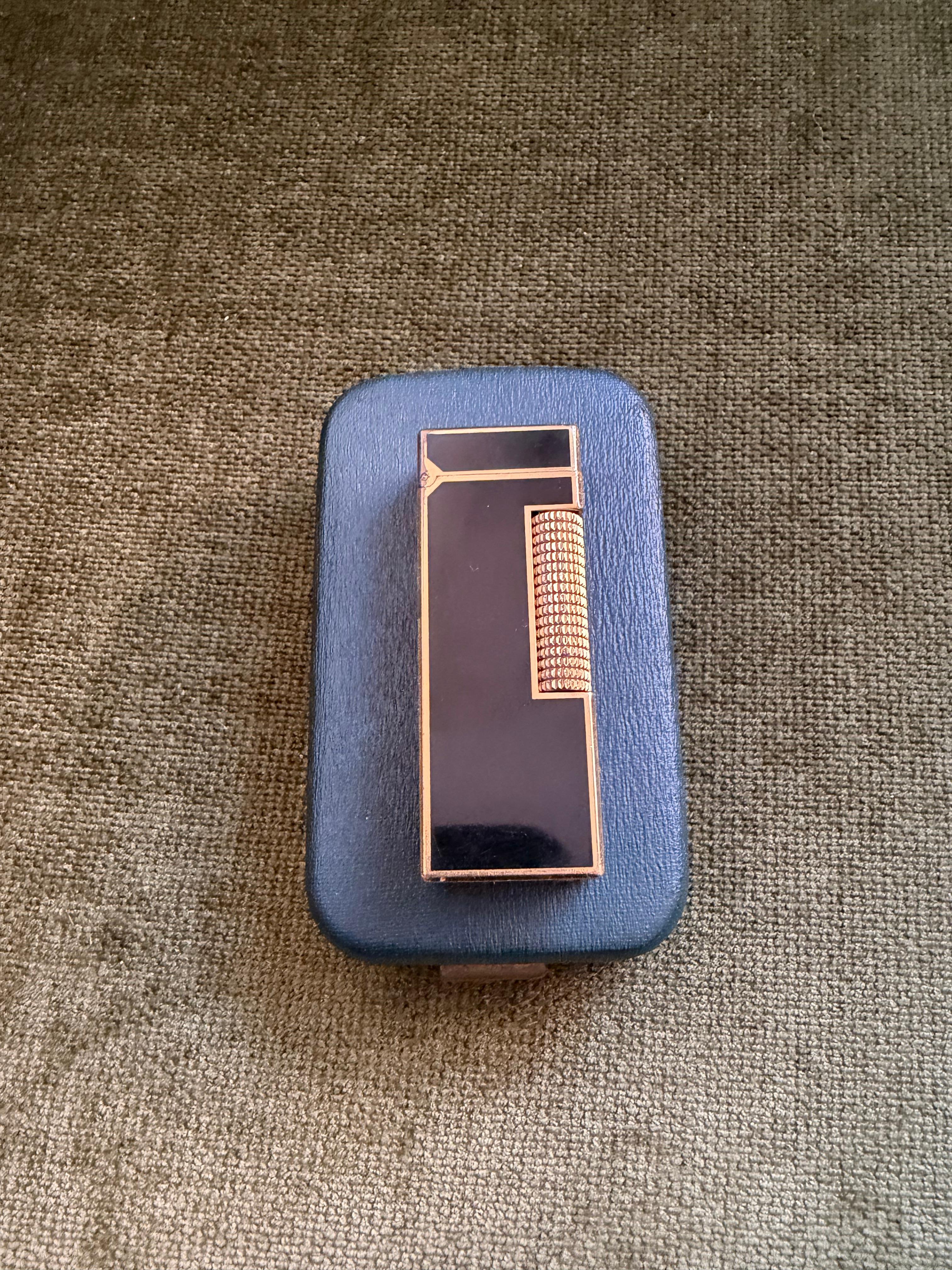 Raro accendino d'epoca Dunhill placcato in oro e lacca nera con custodia originale Sky in vendita 6