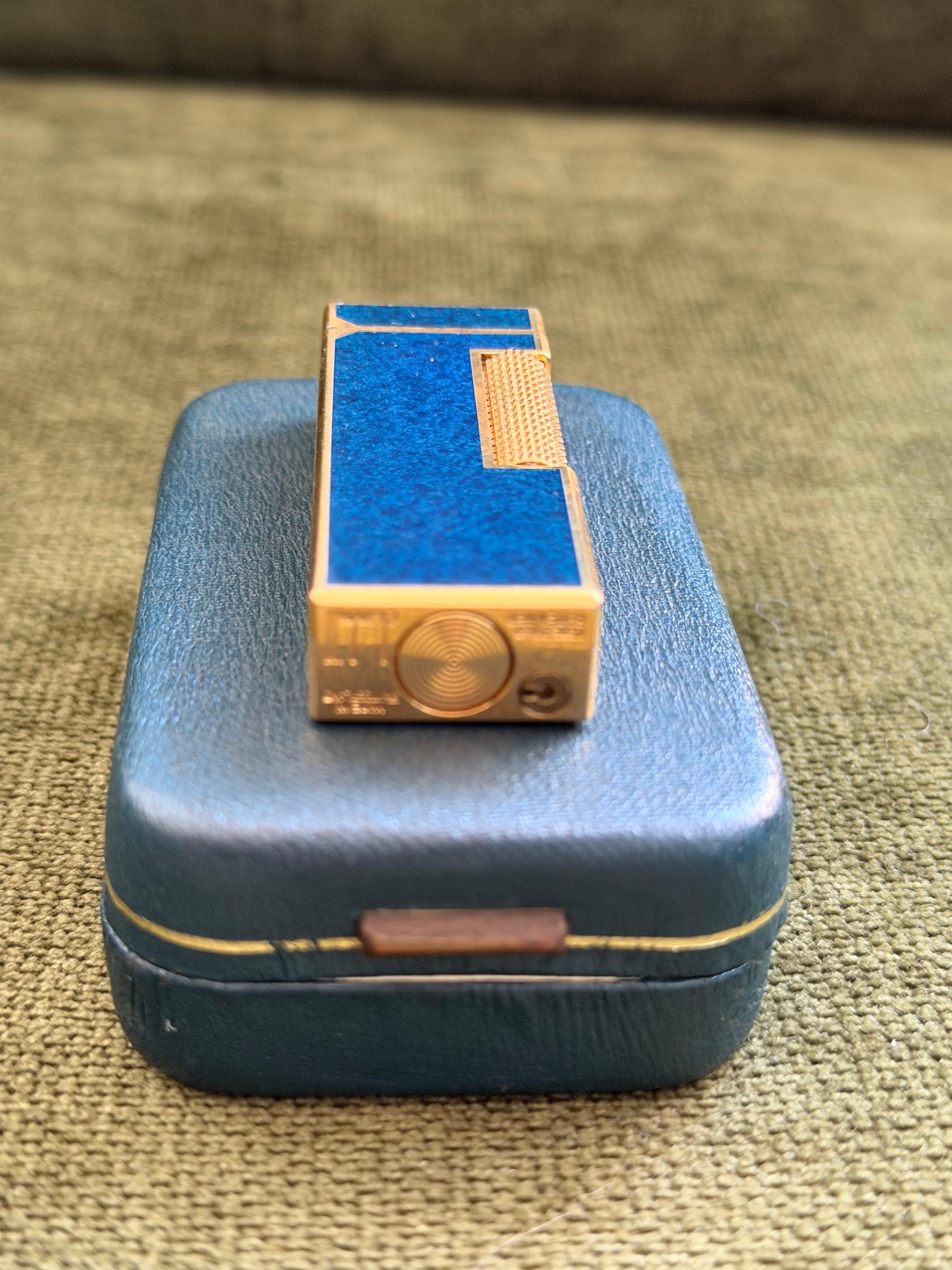 Rare briquet ciel d'origine Dunhill en laque de marbre bleu plaqué or en vente 5