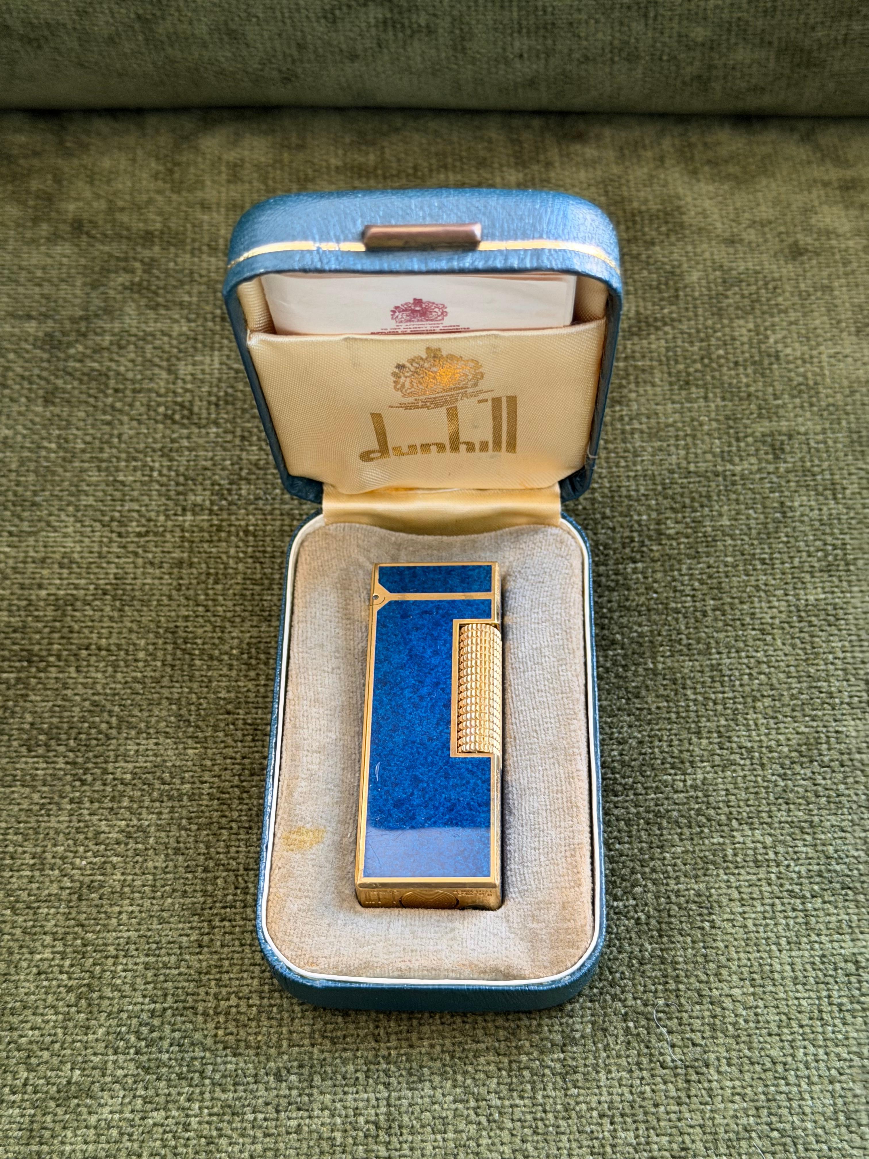 Rare briquet ciel d'origine Dunhill en laque de marbre bleu plaqué or en vente 1