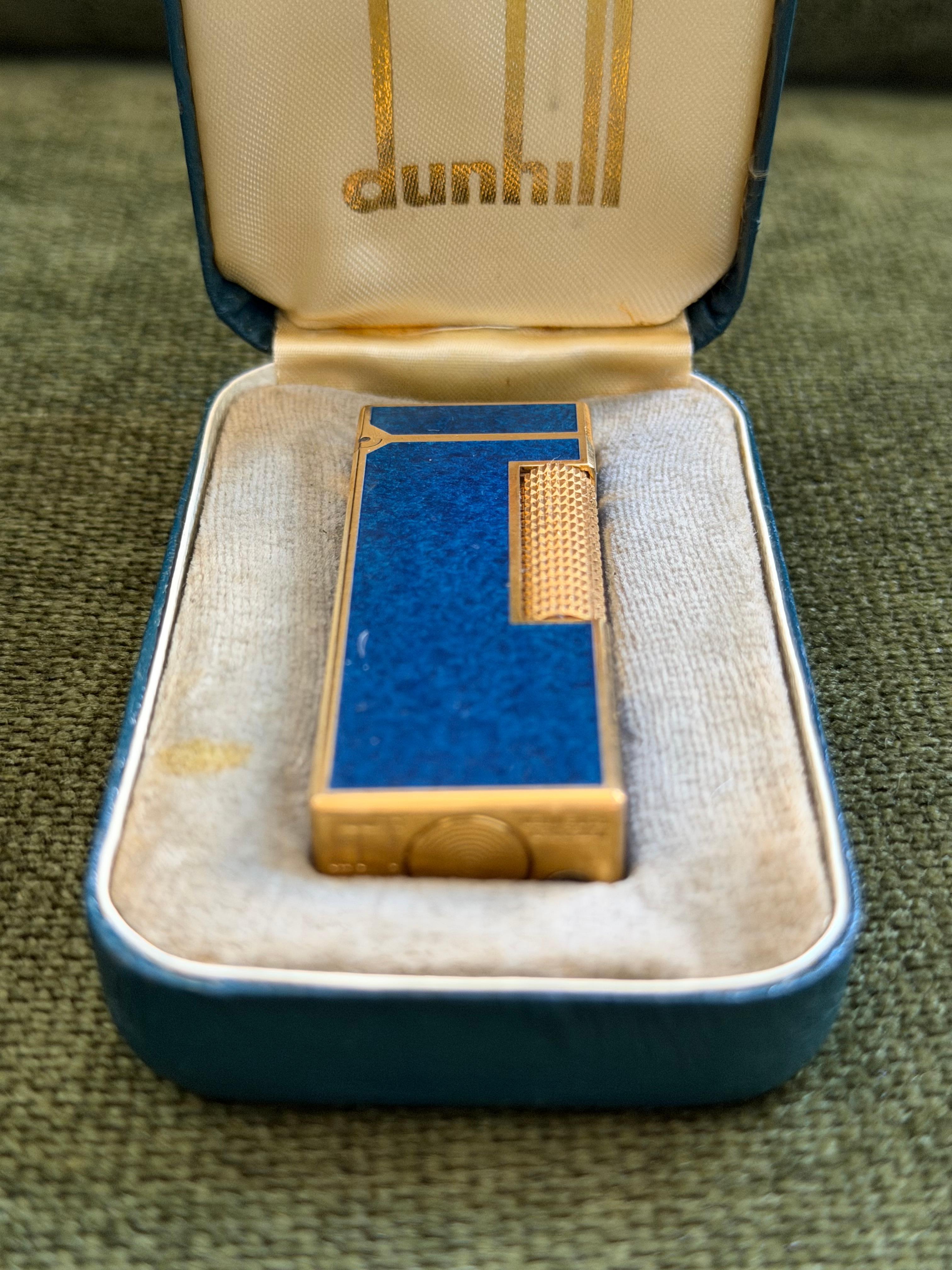 Rare briquet ciel d'origine Dunhill en laque de marbre bleu plaqué or en vente 2