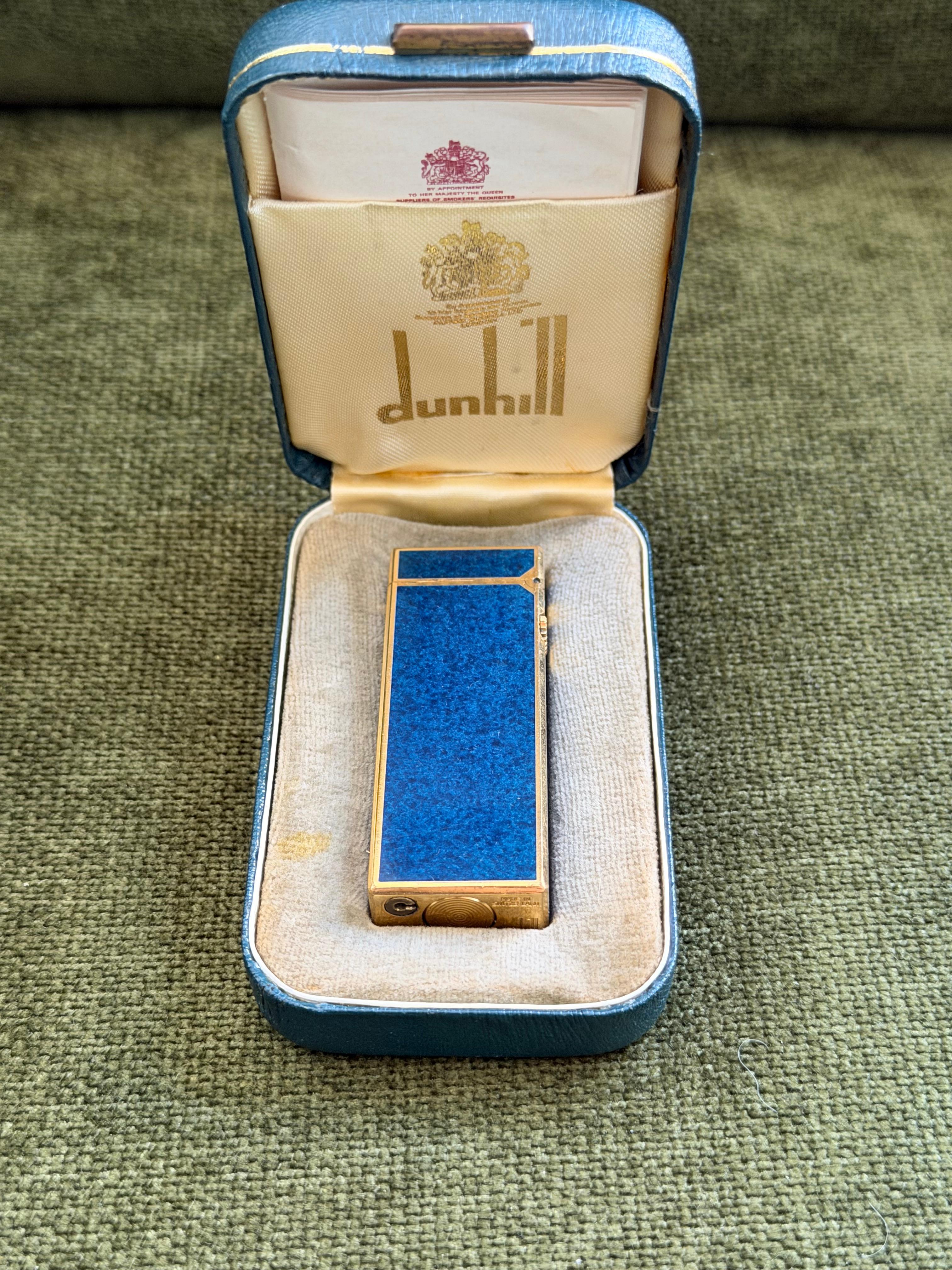 Rare briquet ciel d'origine Dunhill en laque de marbre bleu plaqué or en vente 3