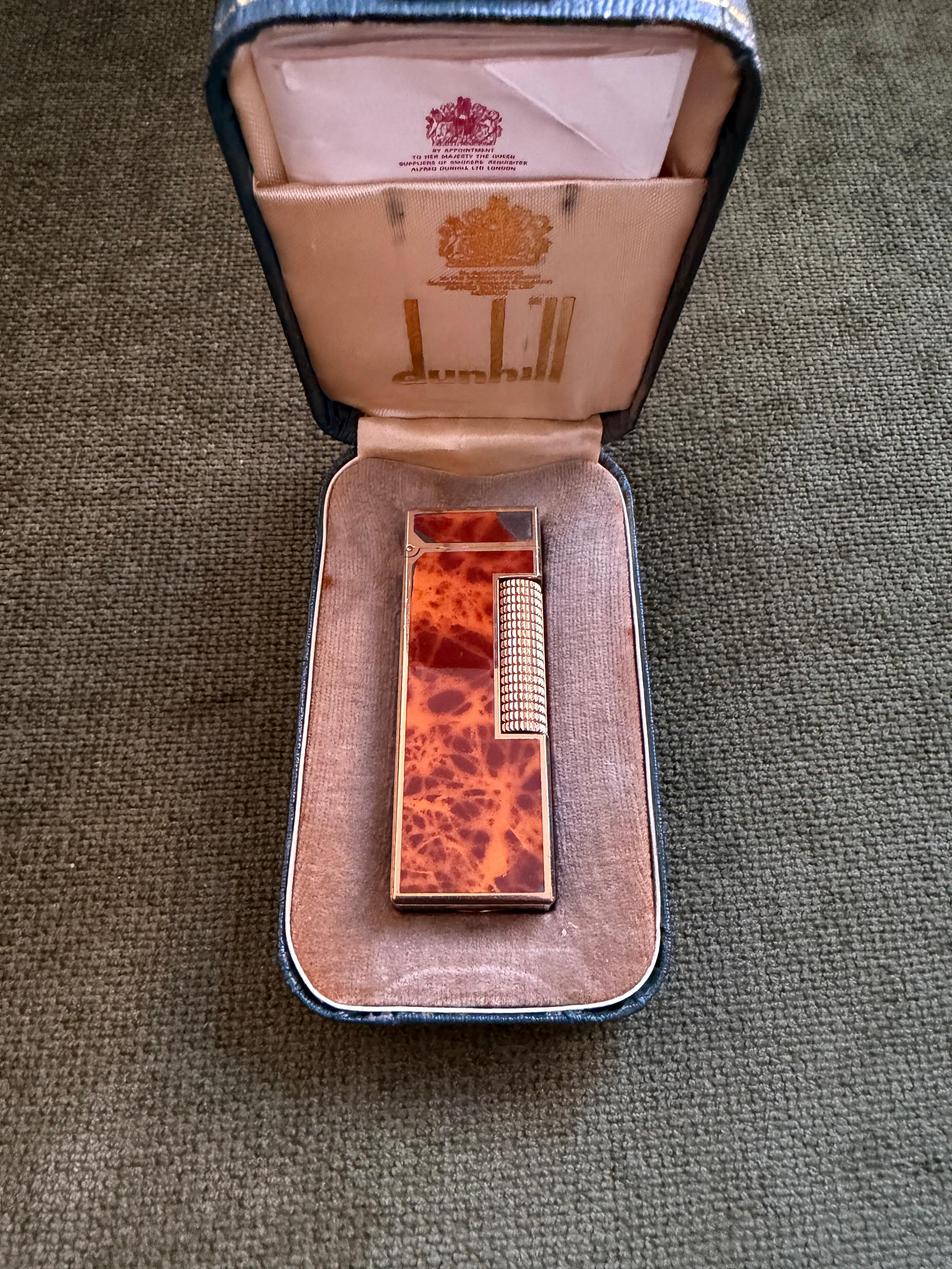 Art Déco Raro accendino d'epoca Dunhill placcato in oro con lacca di marmo e cognac, accendino originale con custodia a cielo aperto in vendita