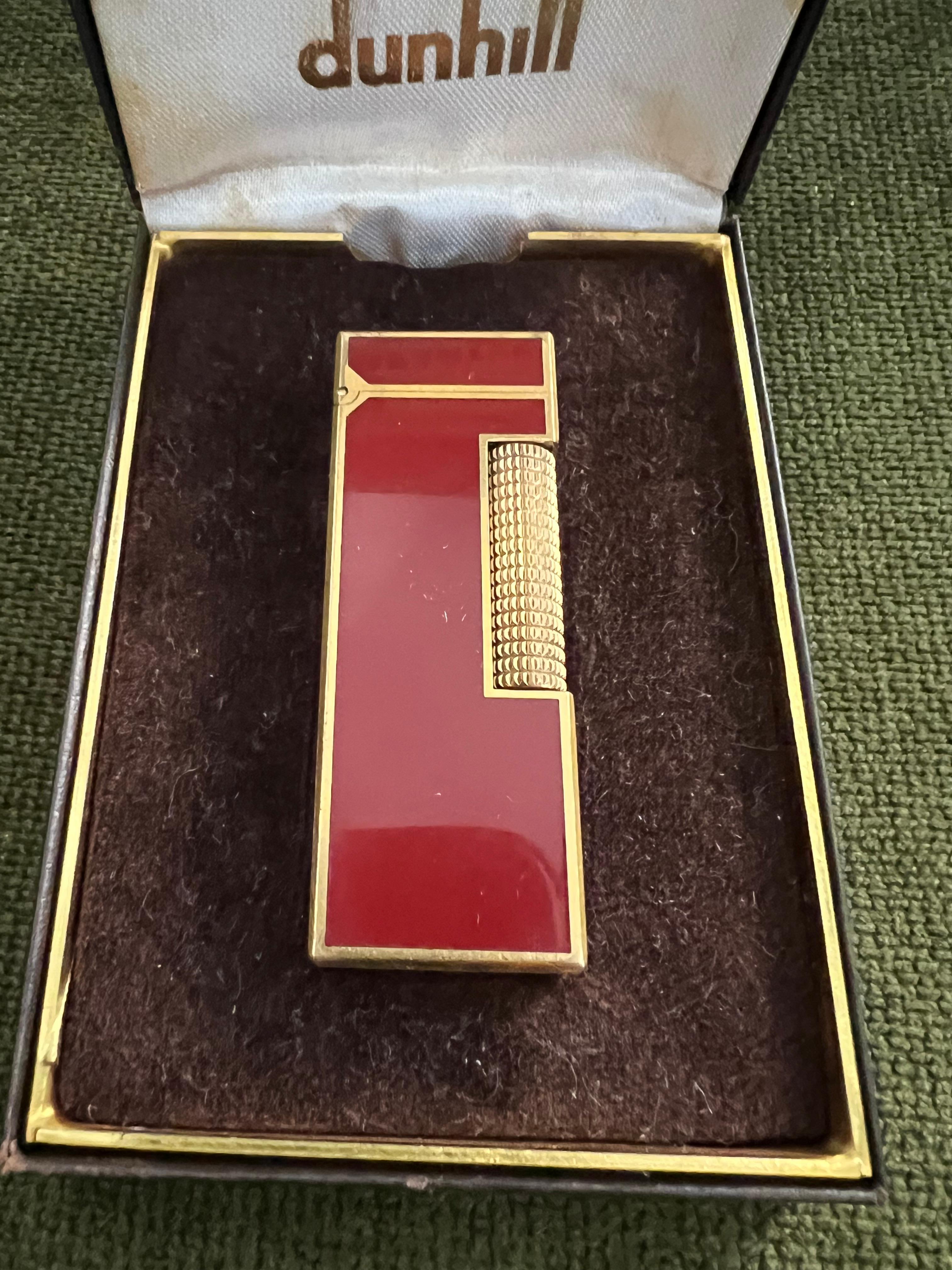 Rare Vintage Dunhill Gold Plated Red Lacquer Lighter In Original Velvet Case For Sale 1