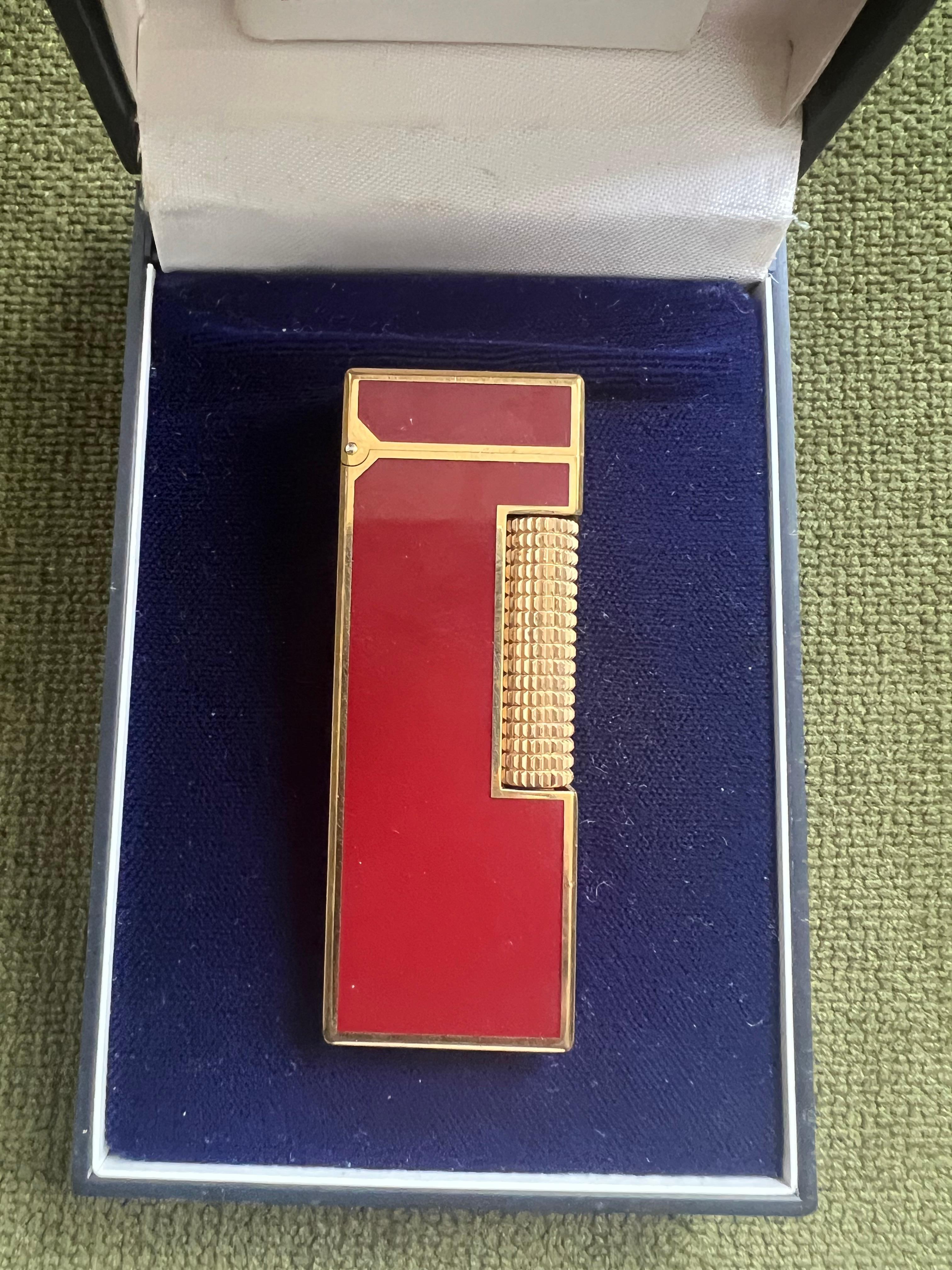 Rare Vintage Dunhill Gold Plated Red Lacquer Lights Original Dunhill Case en vente 10
