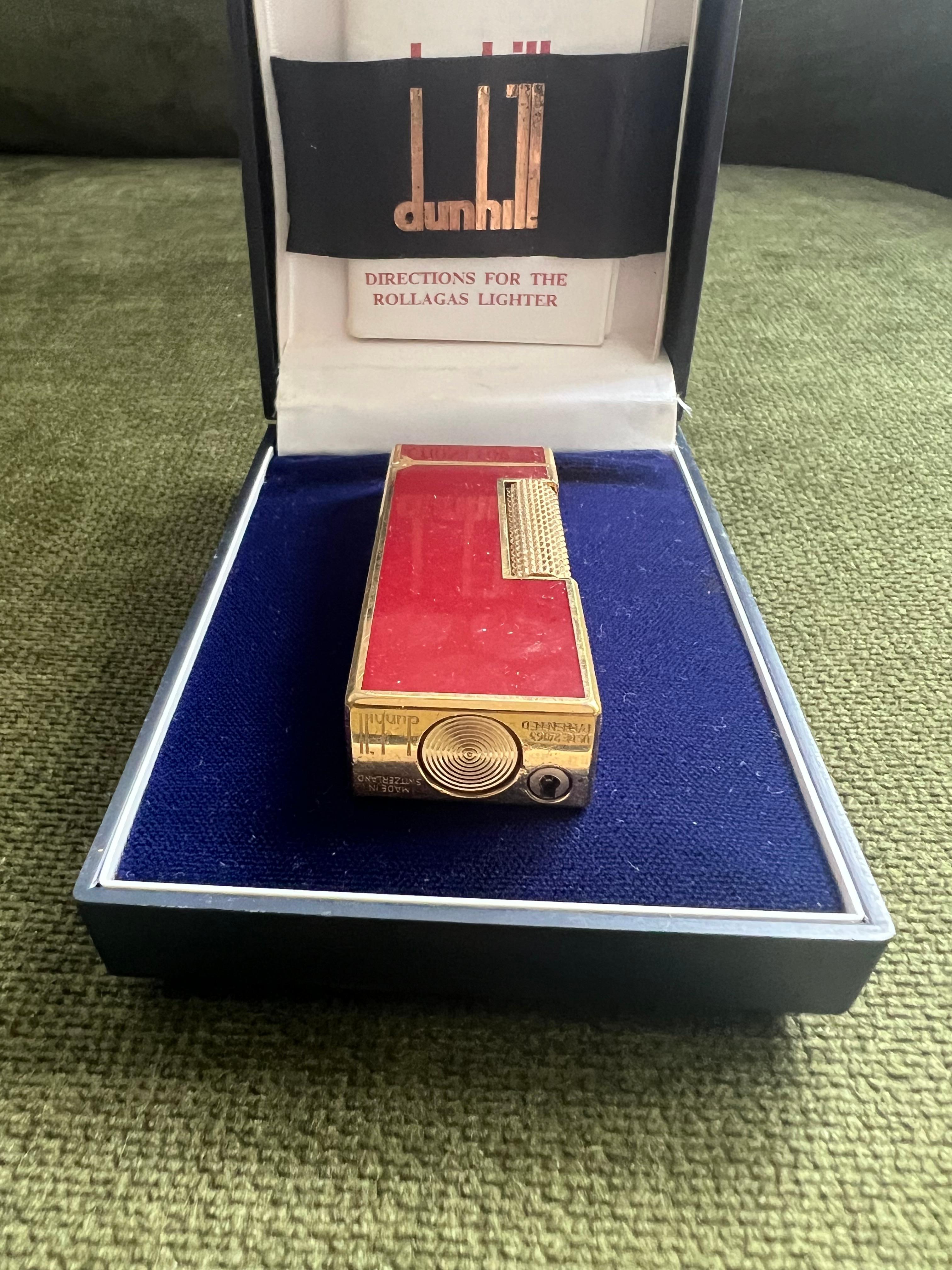 Rare Vintage Dunhill Gold Plated Red Lacquer Lights Original Dunhill Case Unisexe en vente