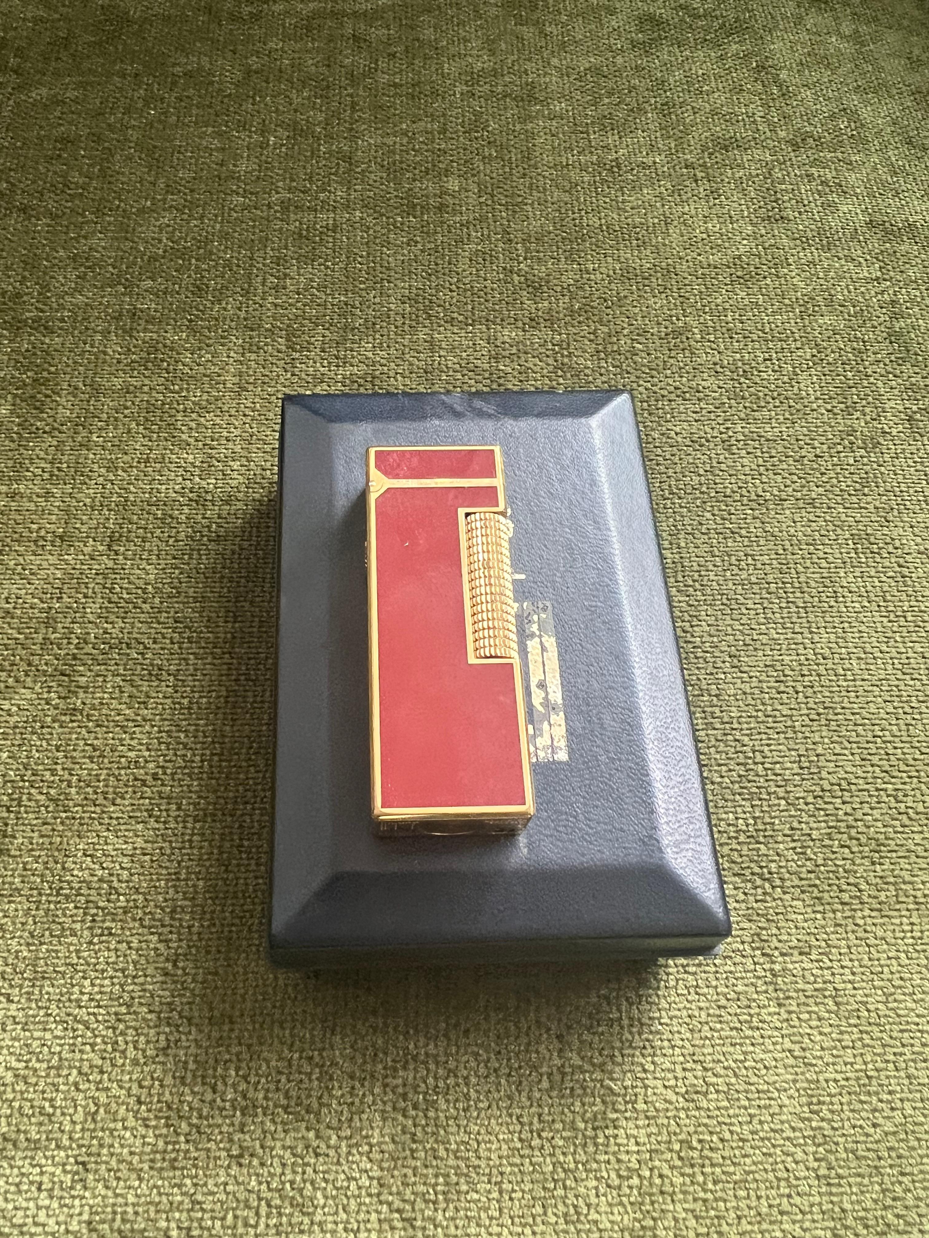 Rare Vintage Dunhill Gold Plated Red Lacquer Lights Original Dunhill Case en vente 4