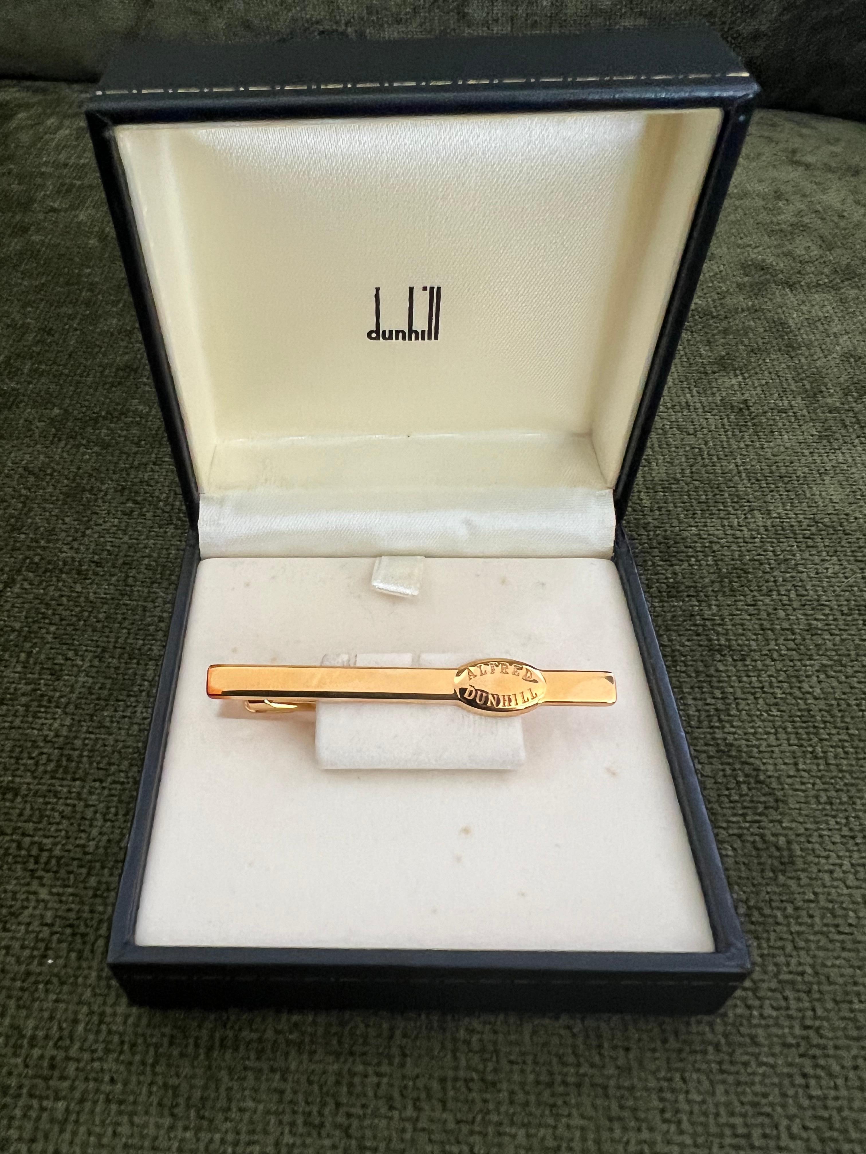 Raro fermacravatte d'epoca placcato oro Dunhill con custodia originale Dunhill Circa 1960 in vendita 6