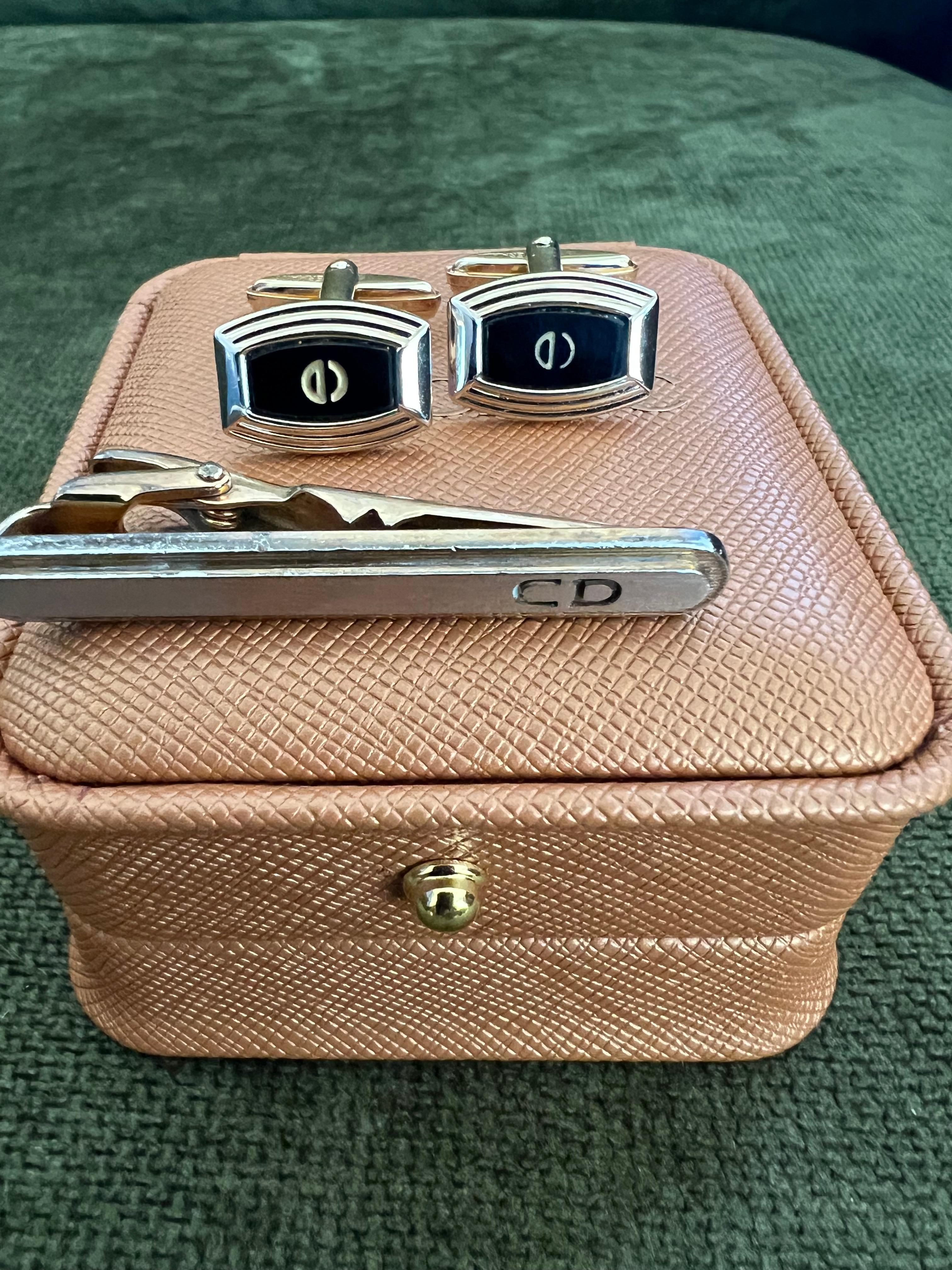 Raro accendino Dupont d'epoca, gemelli e cravatta di Christian Dior in vendita 9