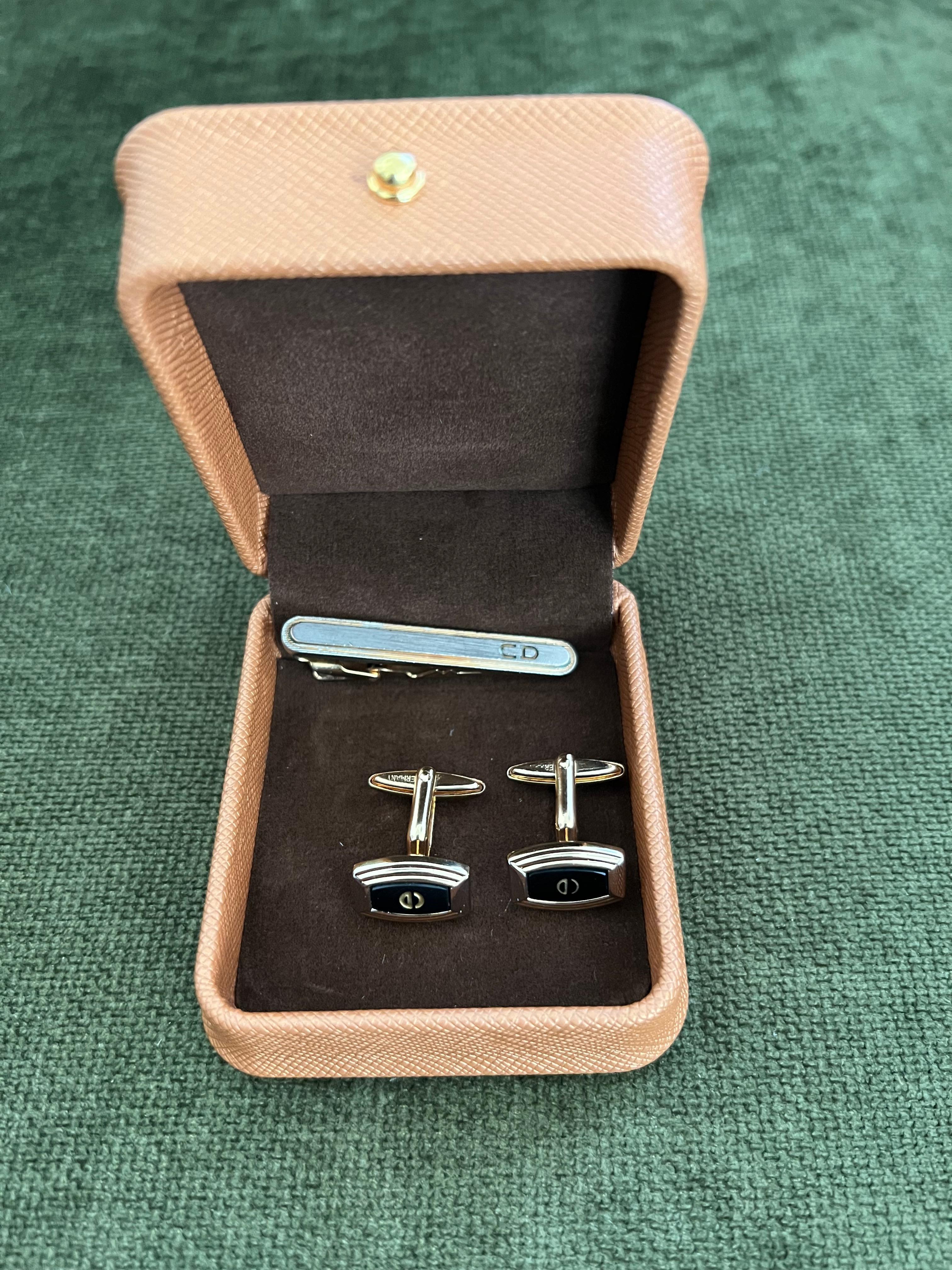 Raro accendino Dupont d'epoca, gemelli e cravatta di Christian Dior in vendita 13