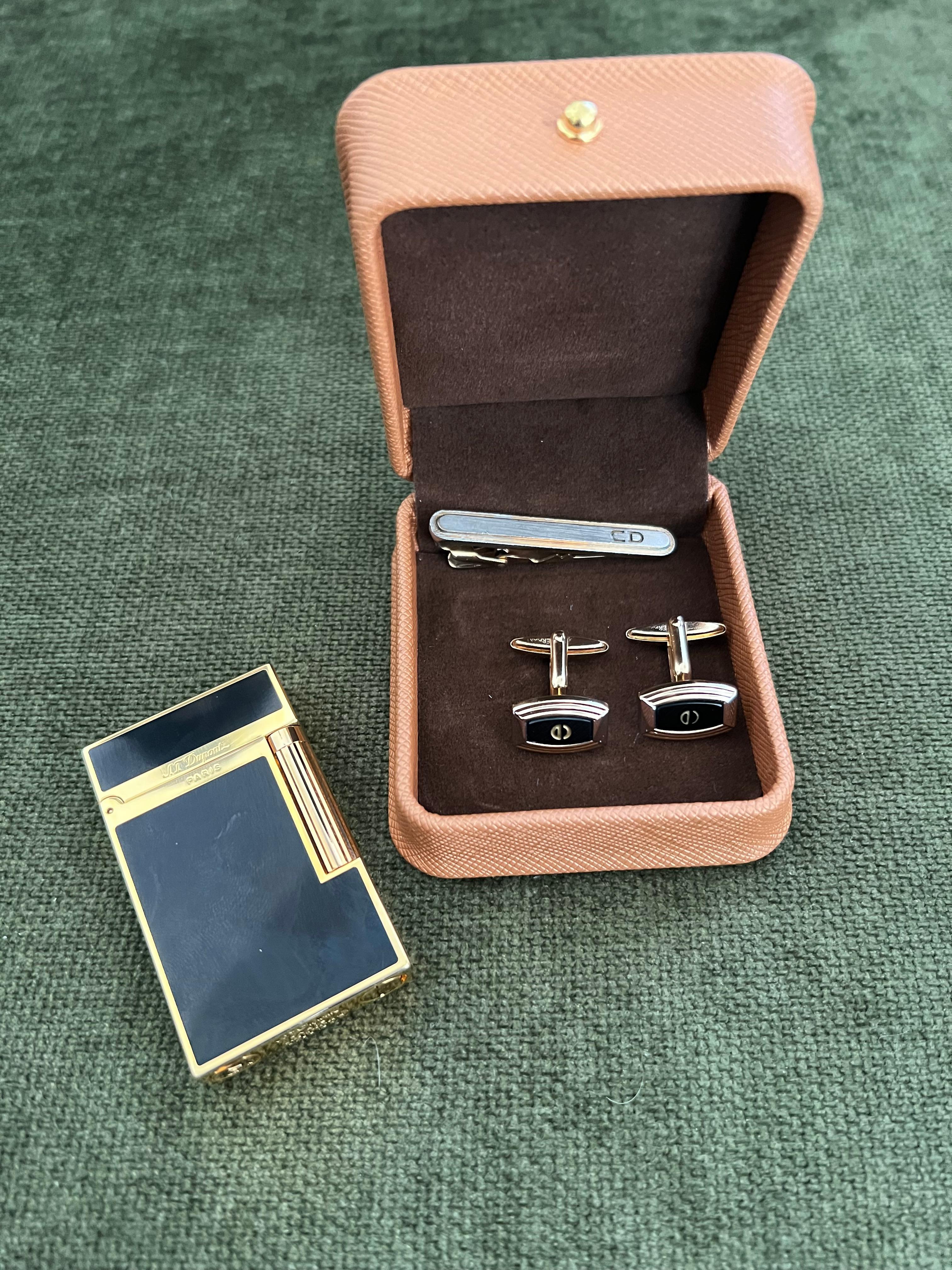 Raro accendino Dupont d'epoca, gemelli e cravatta di Christian Dior in vendita 14