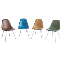 Rare ensemble de 4 chaises de salle à manger vintage Eames pour Herman Miller DAH Base Multicolore