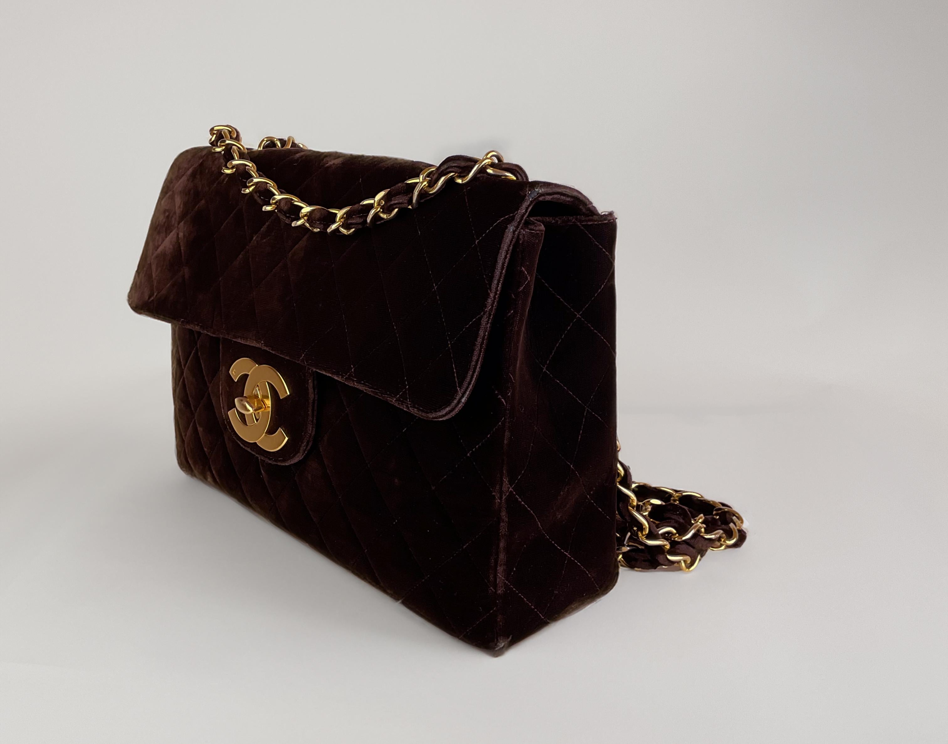 Vintage Chanel Velvet Jumbo Flap Bag from the iconic mid-1990s era. ( Presumably Fall / WInter 1995) 

Rich, plush chocolate velvet exterior – a super rare material choice for Chanel bags, making this piece highly collectible.

The bag features the