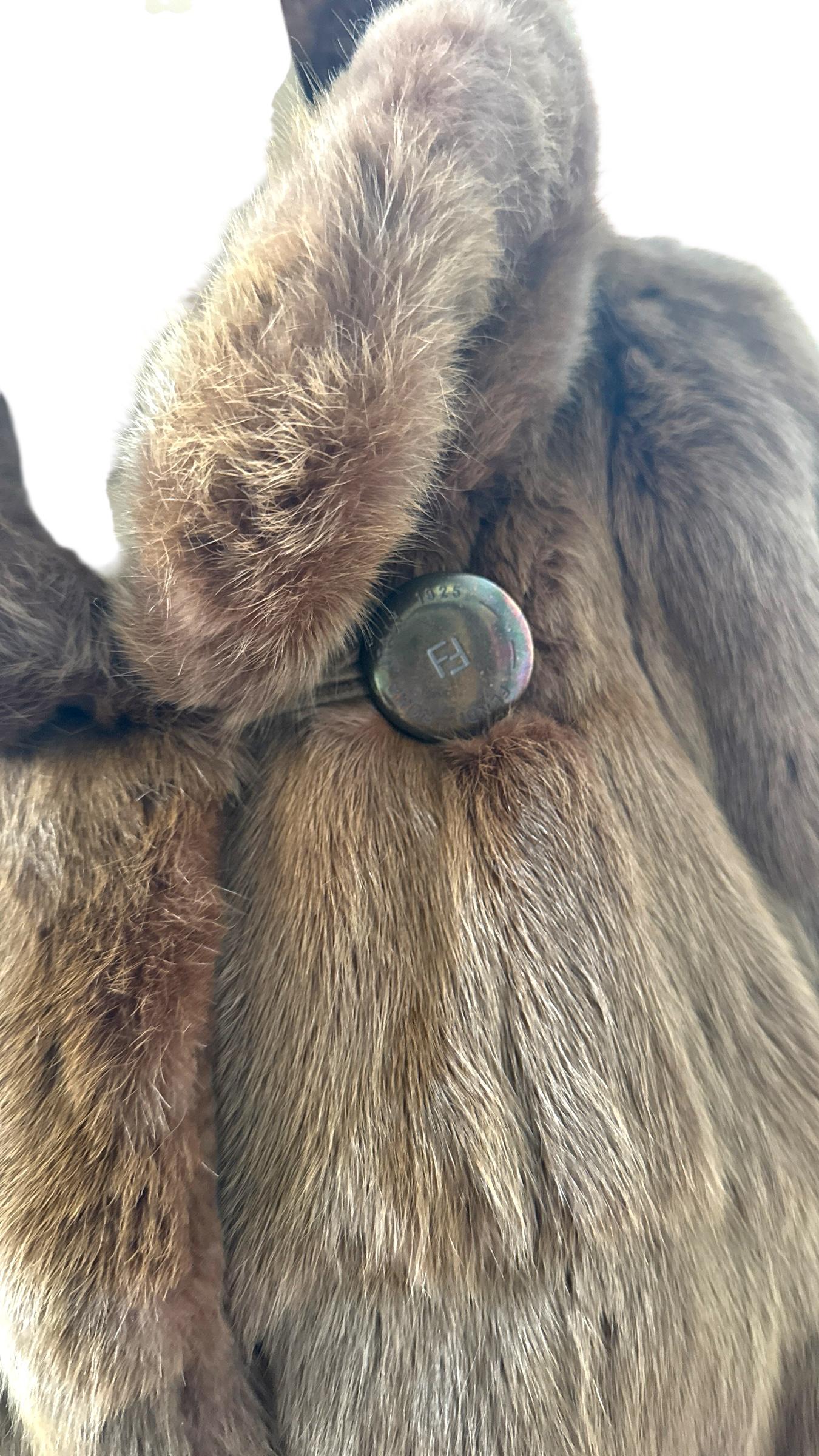 Rare Vintage Fendi Batwing Fur Coat in Squirrel or Petit-Gris In condizioni buone in vendita a Milano, IT