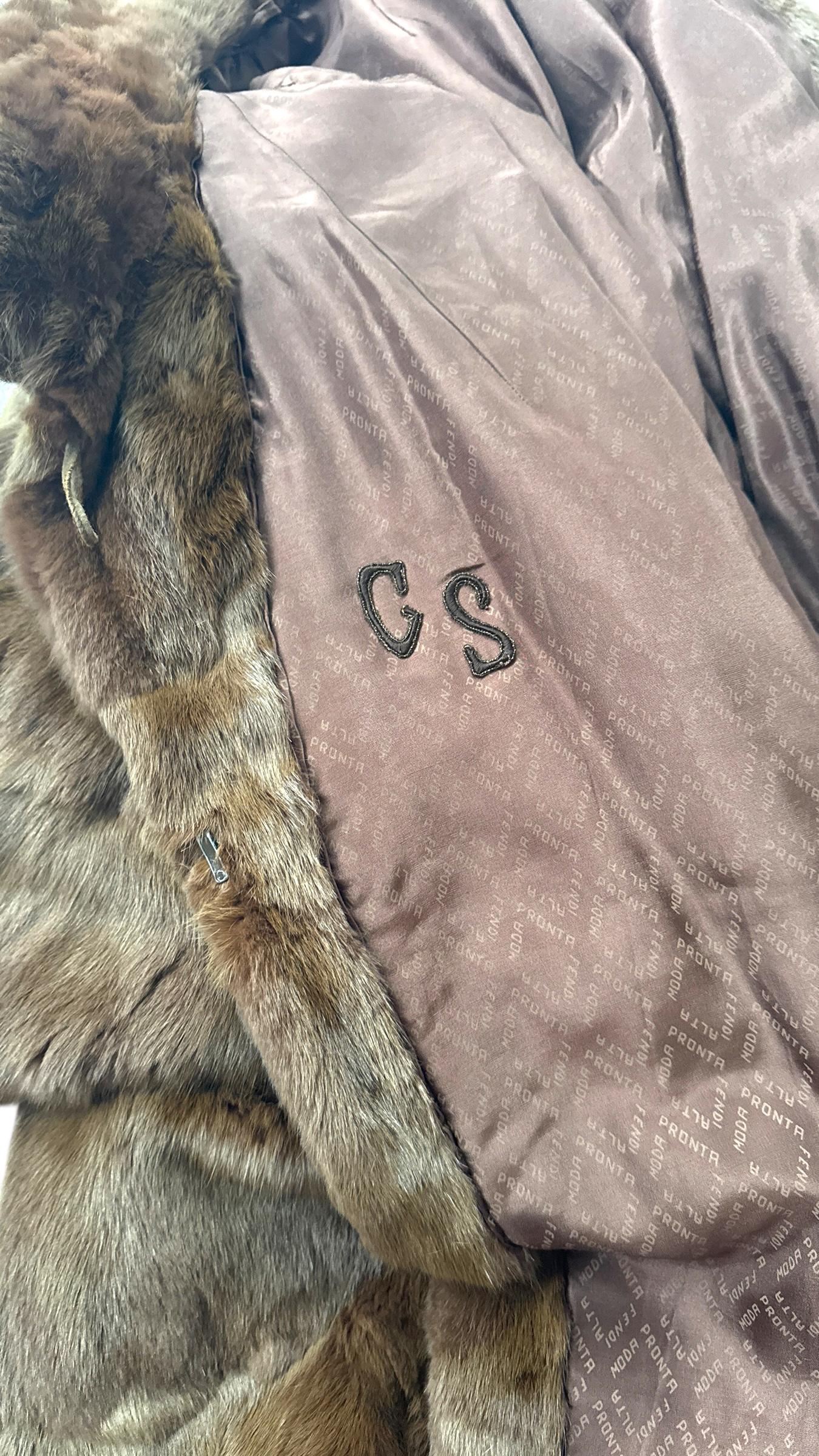 Rare Vintage Fendi Batwing Fur Coat in Squirrel or Petit-Gris in vendita 1