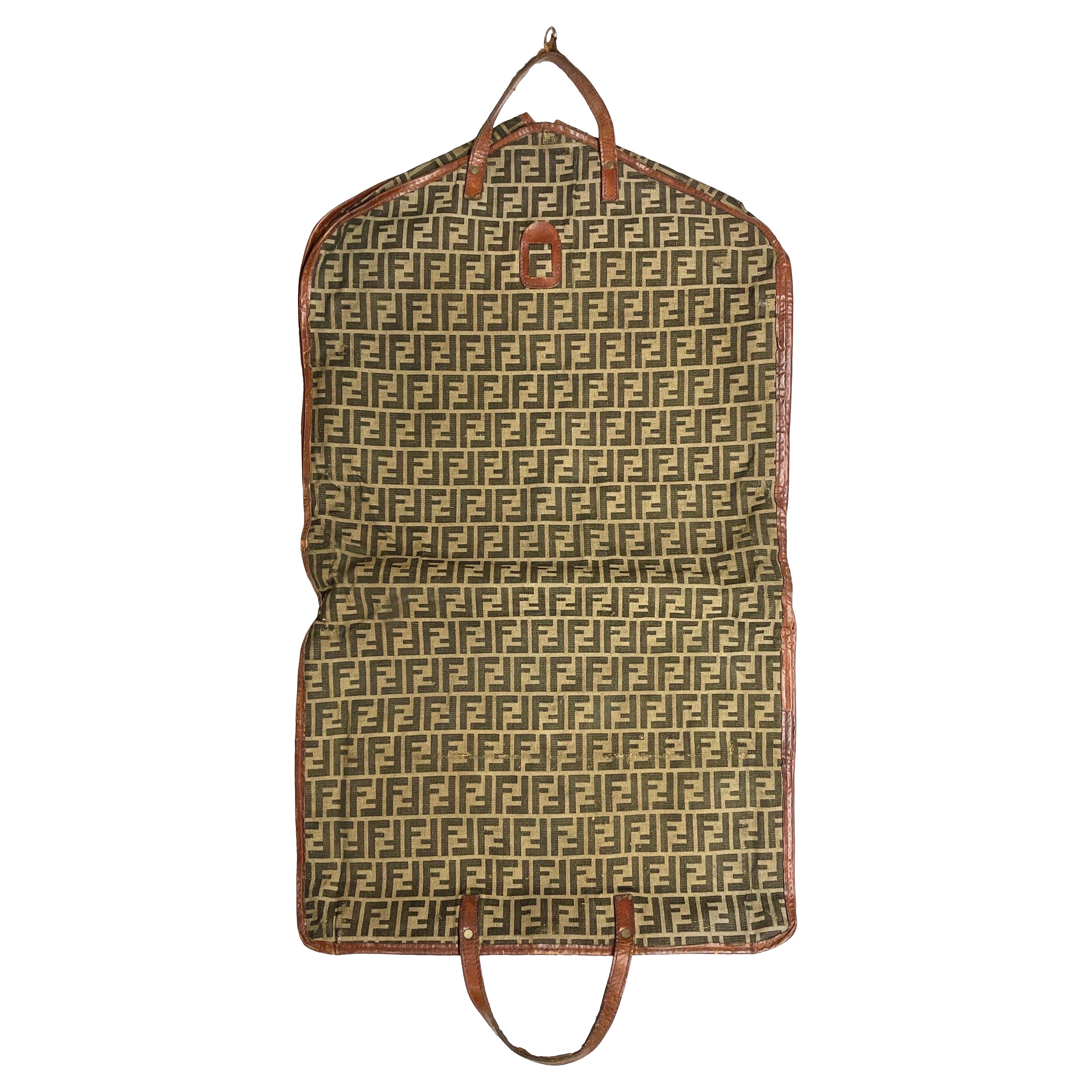 Raro Monograma Vintage Fendi Zucca en venta