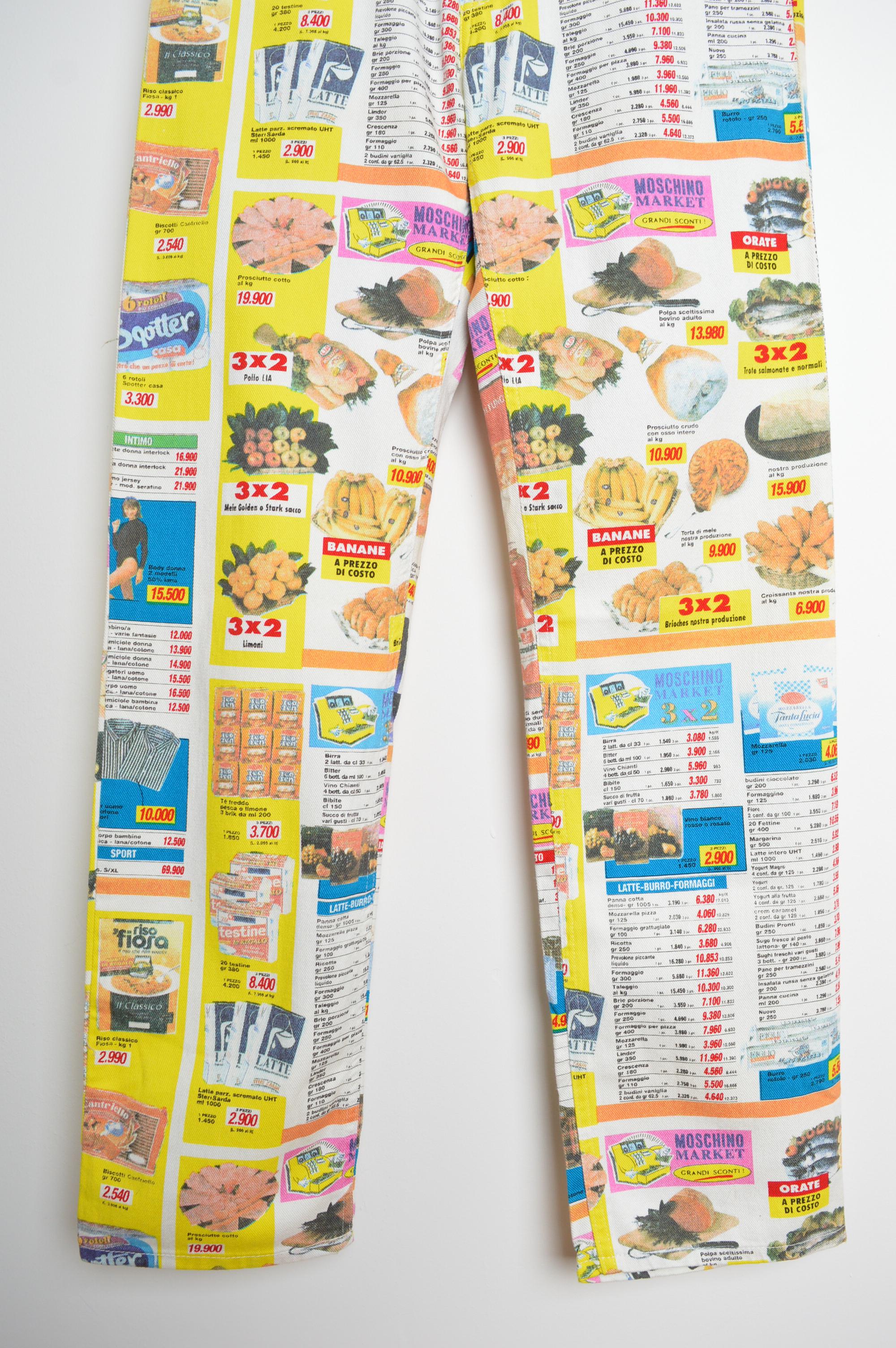 Seltene Vintage Franco Moschino Supermarkt Pop Art Druck Bunte Denim Jeans im Angebot 1