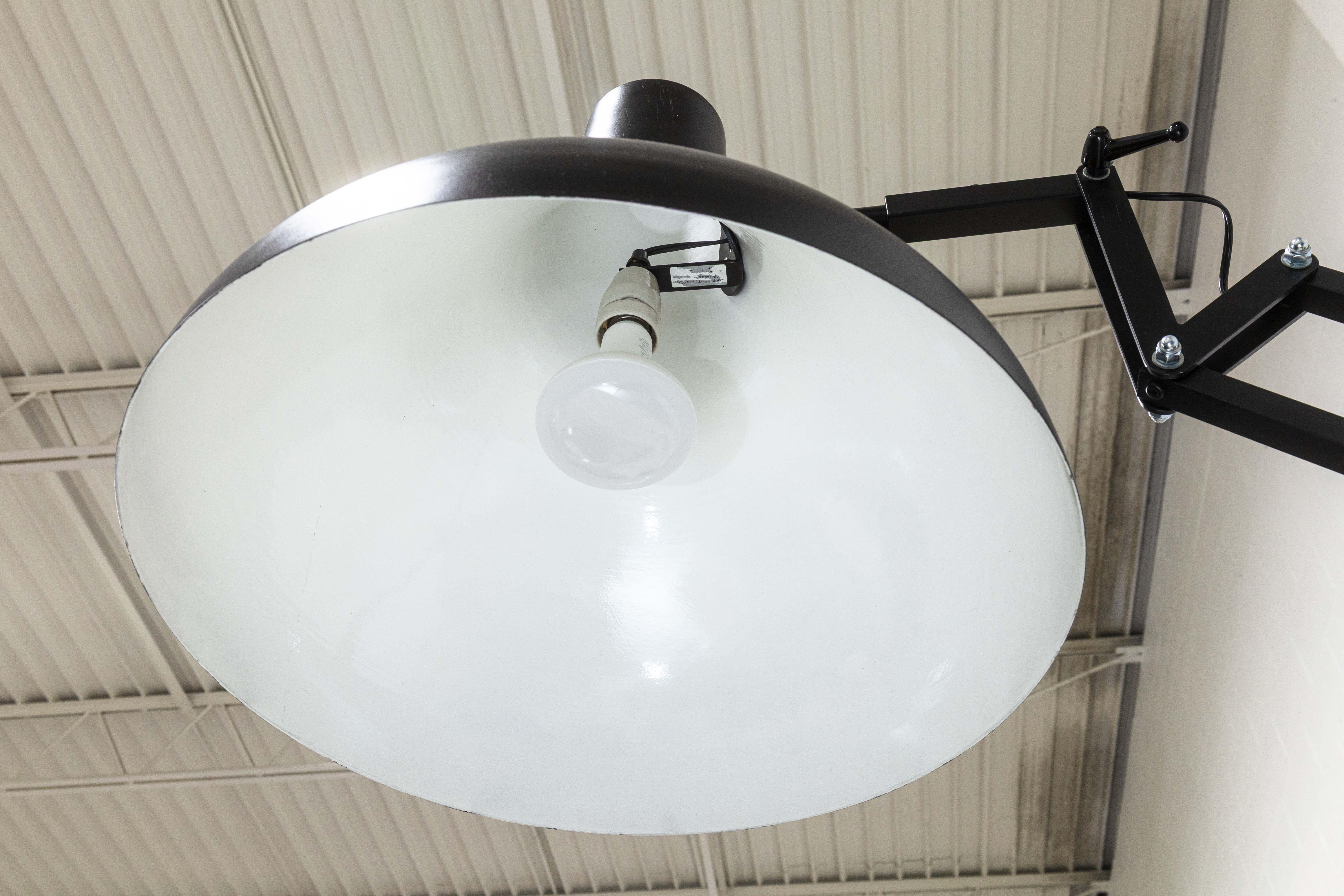 Seltene Vintage Gaetano Pesce zugeschrieben Moloch überdimensioniert schwarz Zeichnung Stehlampe im Zustand „Gut“ im Angebot in Keego Harbor, MI