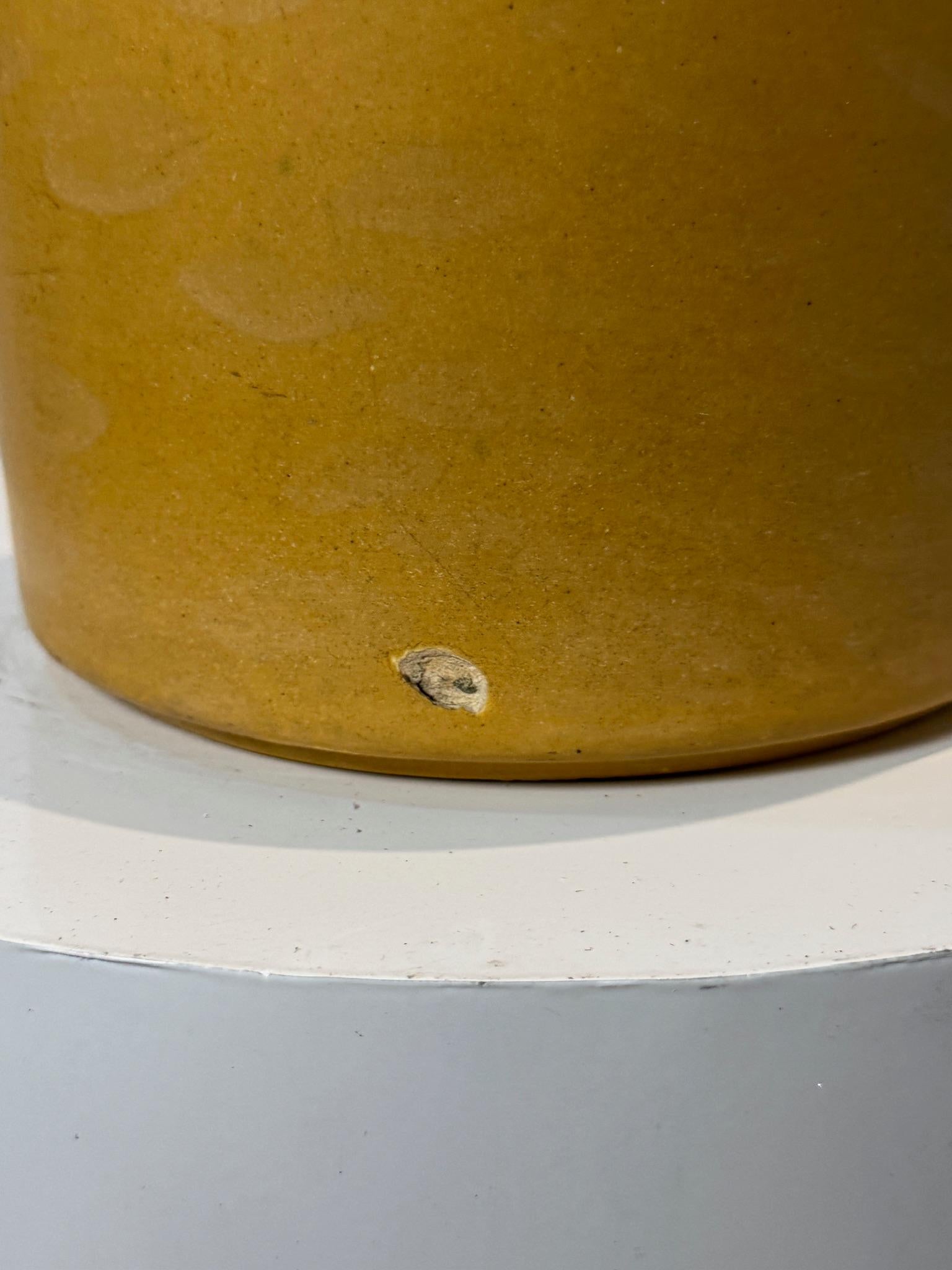 Américain Rare Jardinière Vintage Gainey Ceramics - Ochre Yellow, Mid-Century Modern Pot en vente