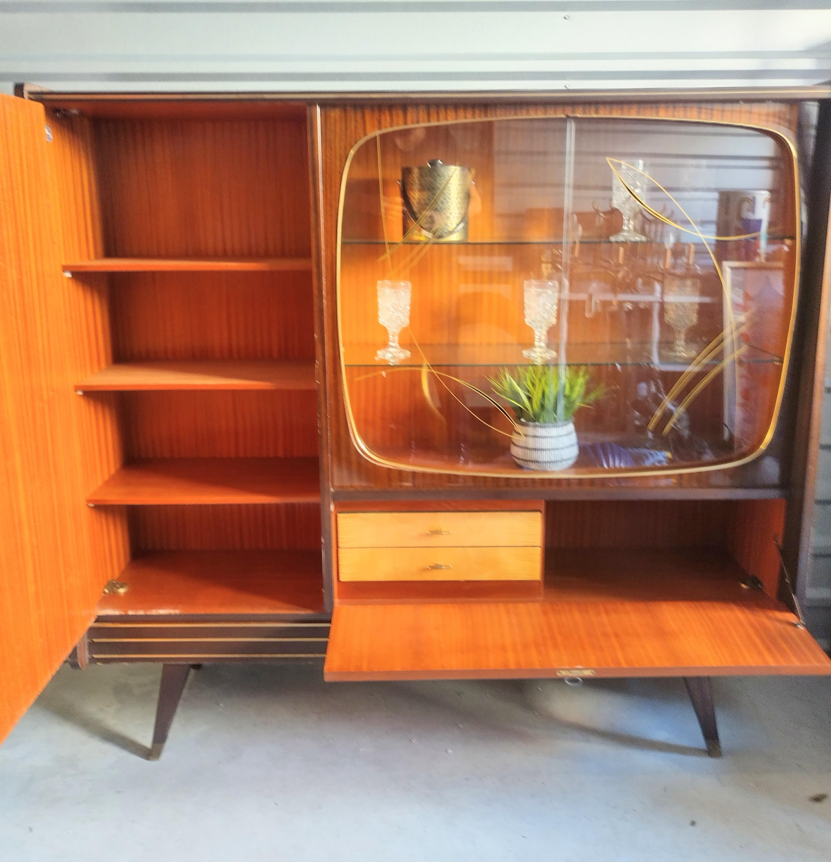 Mid-Century Modern Rare Vintage German Qualitasmobel MCM 1950's Shrunk Glass Shelf Dry bar cabinet en vente