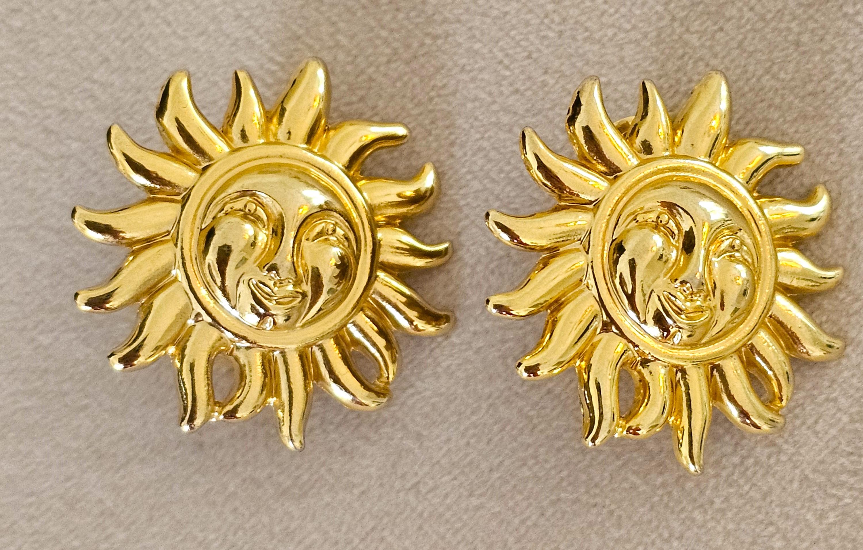 Raro Vintage Gianni Versace Sol de Oro Pendientes de clip Pasarela 1981 en venta 3