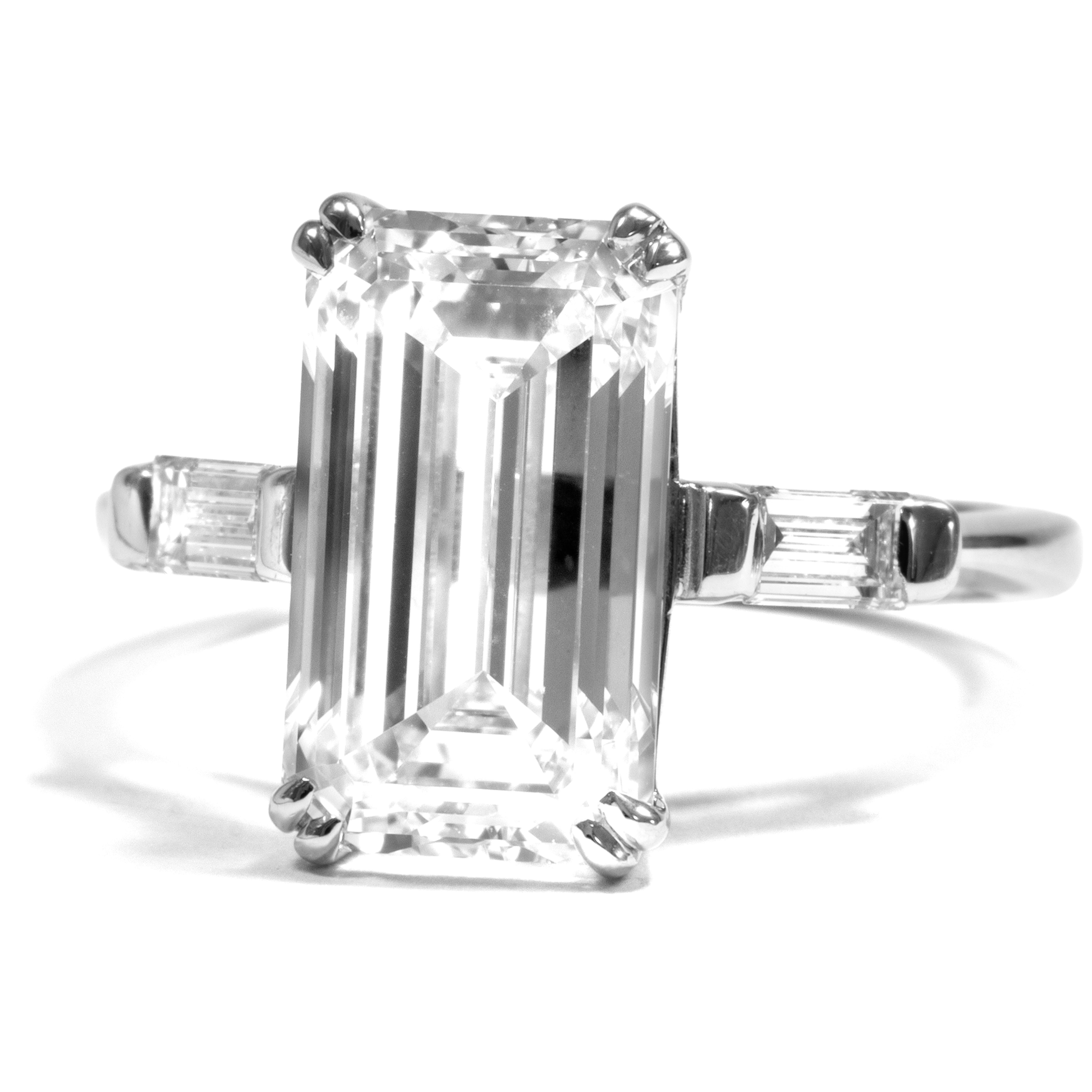 Taille émeraude Rare bague Golconda en diamant taille émeraude de 4 carats de type IIa en vente