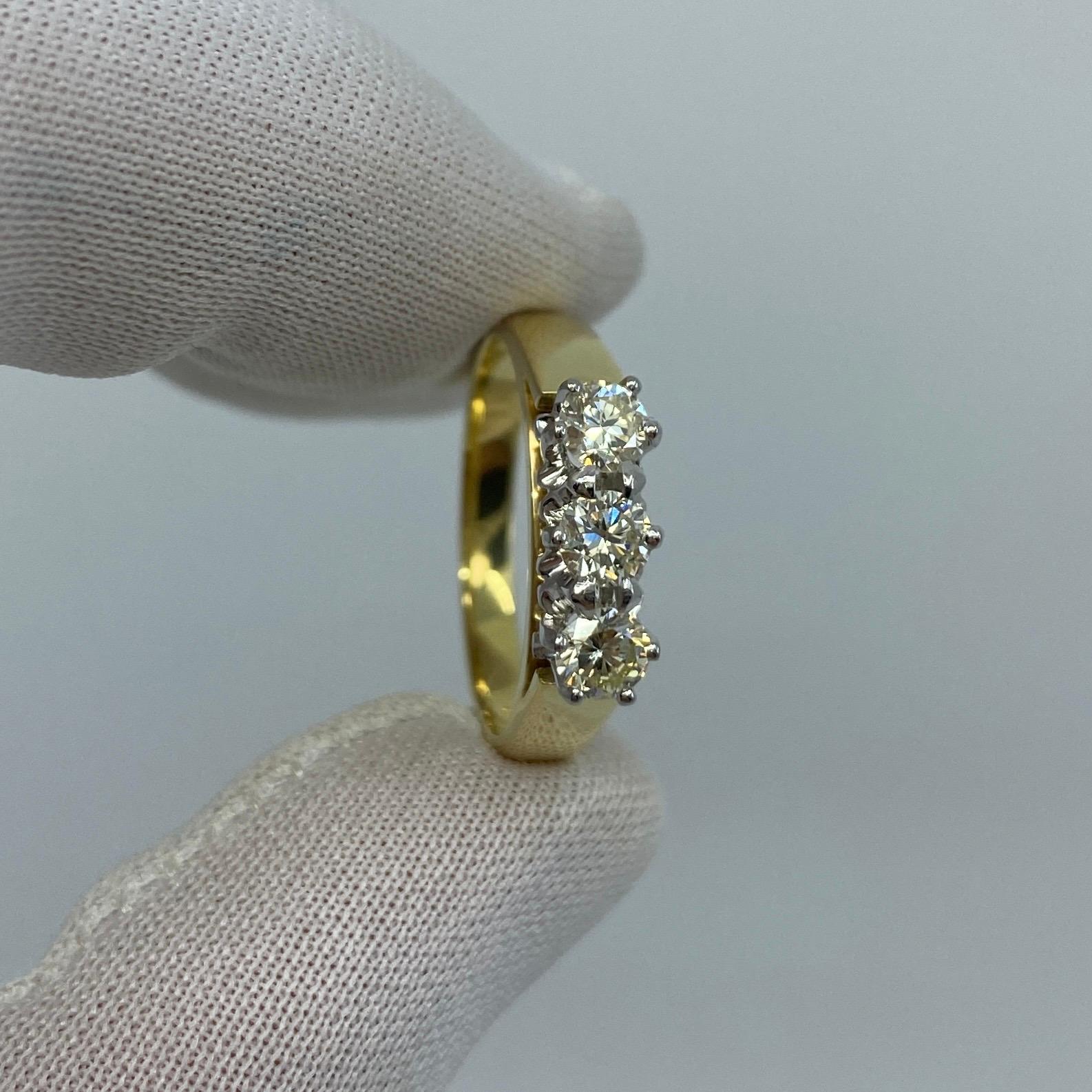 Rare Vintage GRAFF 0.75ct White Diamond Trilogy Three-Stone 18 Karat Gold Ring 2