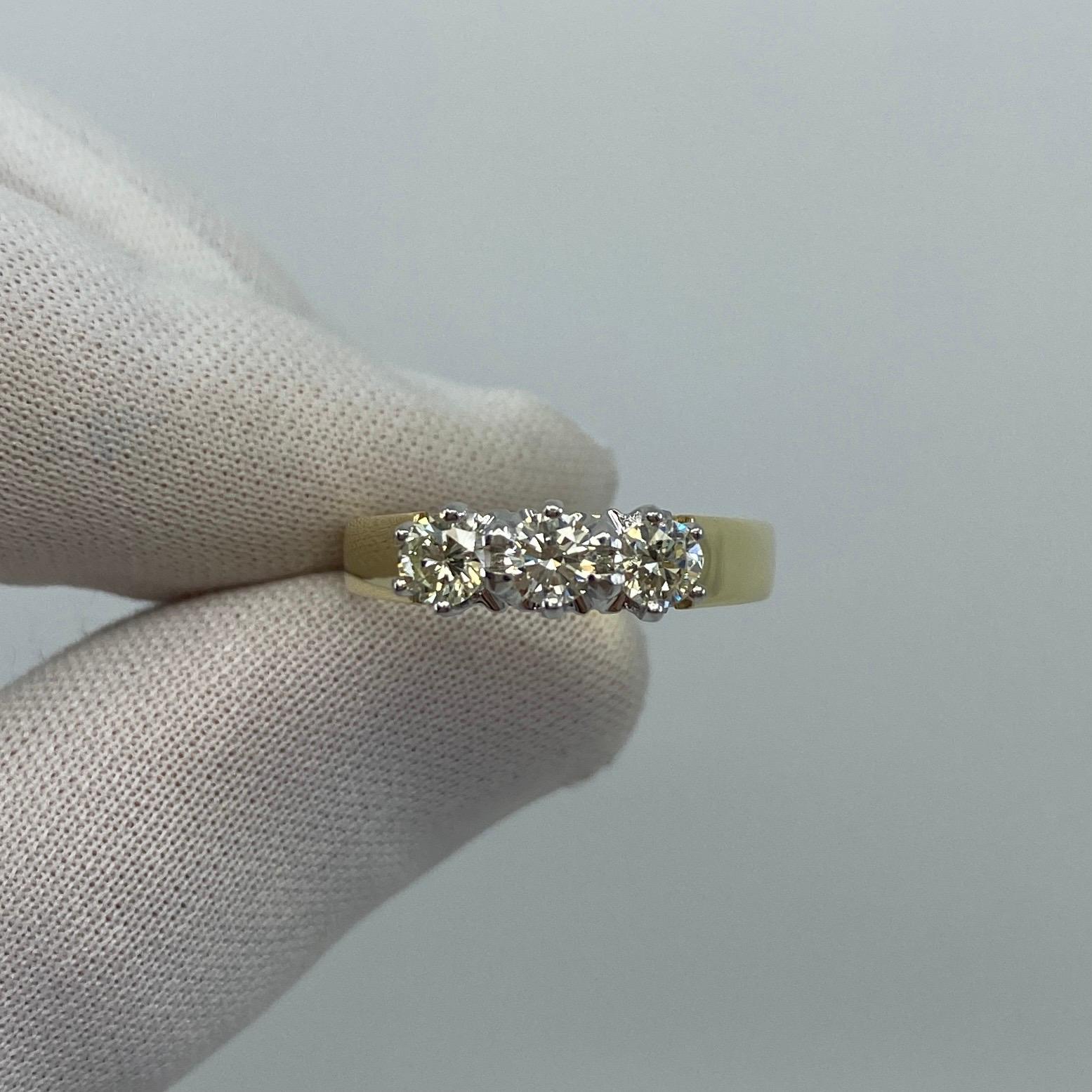 Women's or Men's Rare Vintage GRAFF 0.75ct White Diamond Trilogy Three-Stone 18 Karat Gold Ring