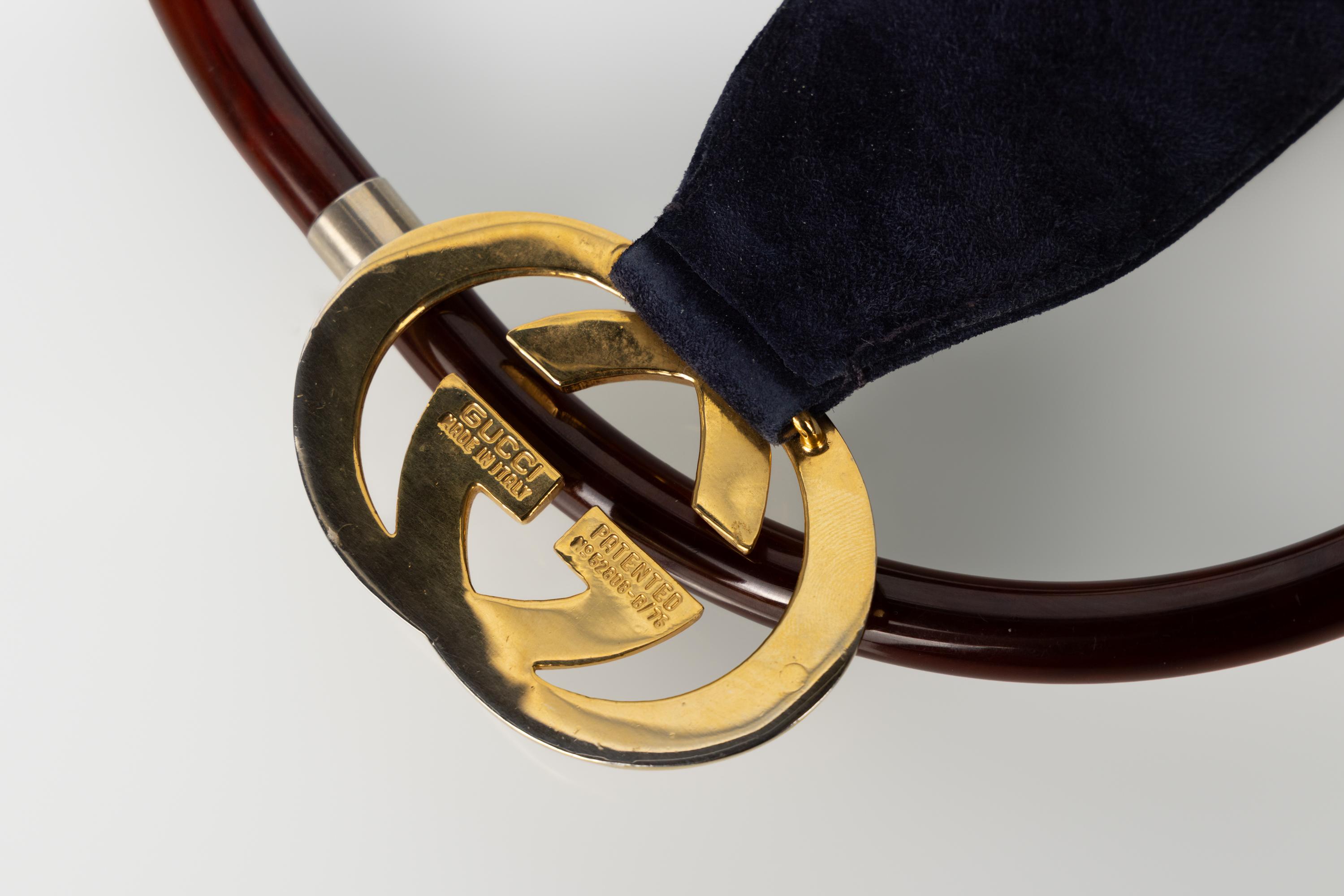 Rara borsa ad anello Gucci in coccodrillo e pelle scamosciata con manico in lucite, CIRCA 1978 in vendita 2