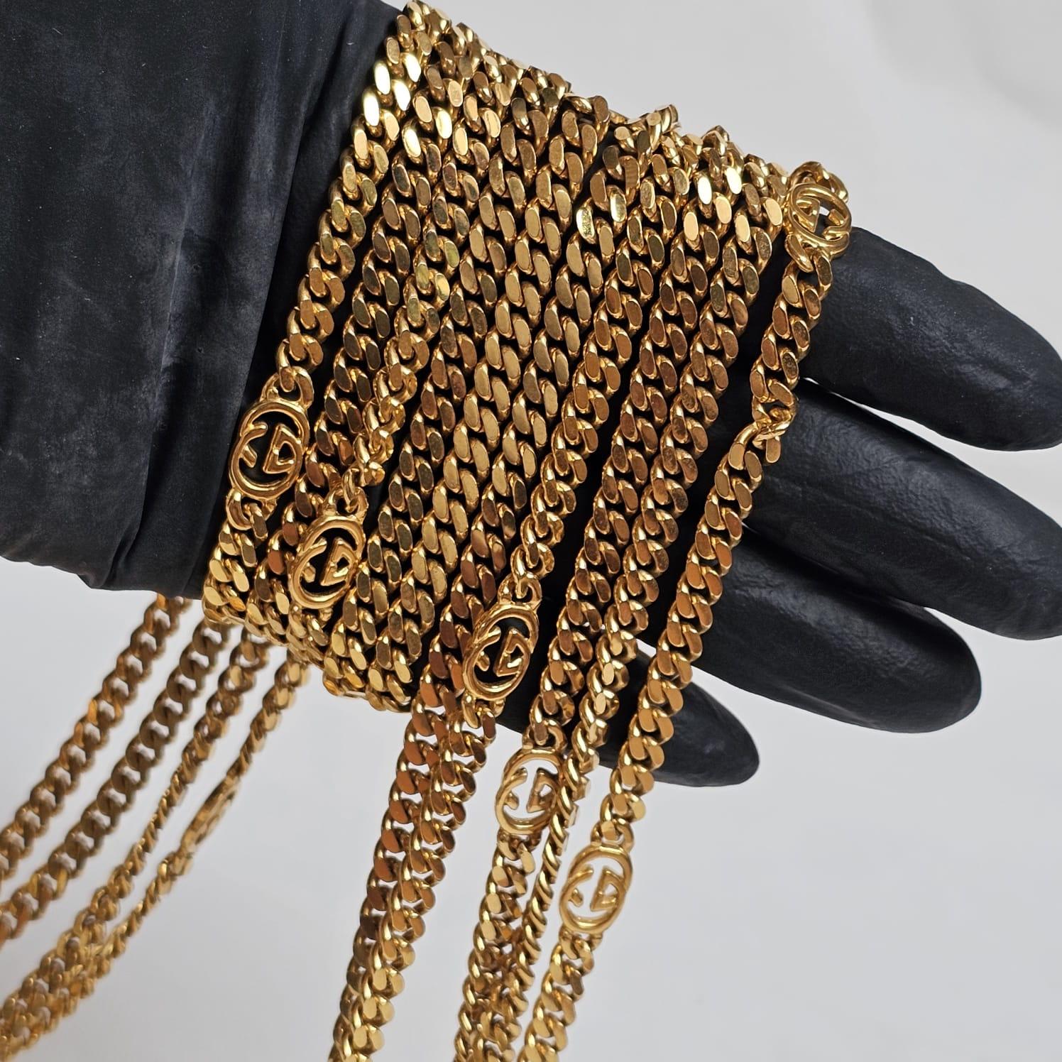 Rare vintage layered gucci gold chain belt. In beautiful condition, only faint scratches. Comes as is. Length 95 cm, but has adjustable hook.
