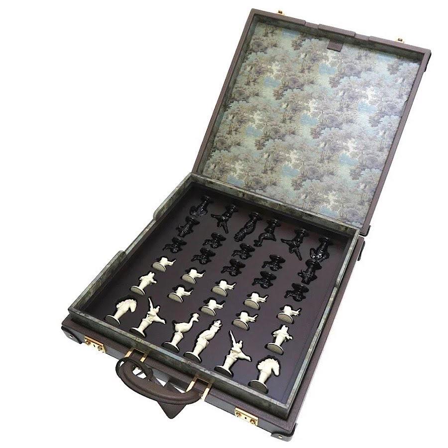 Raro set di scacchi Monogram Gucci d'epoca con custodia - Italia, anni '80 ca. in vendita 1