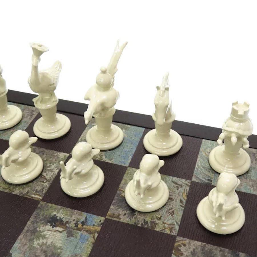 Raro set di scacchi Monogram Gucci d'epoca con custodia - Italia, anni '80 ca. in vendita 3