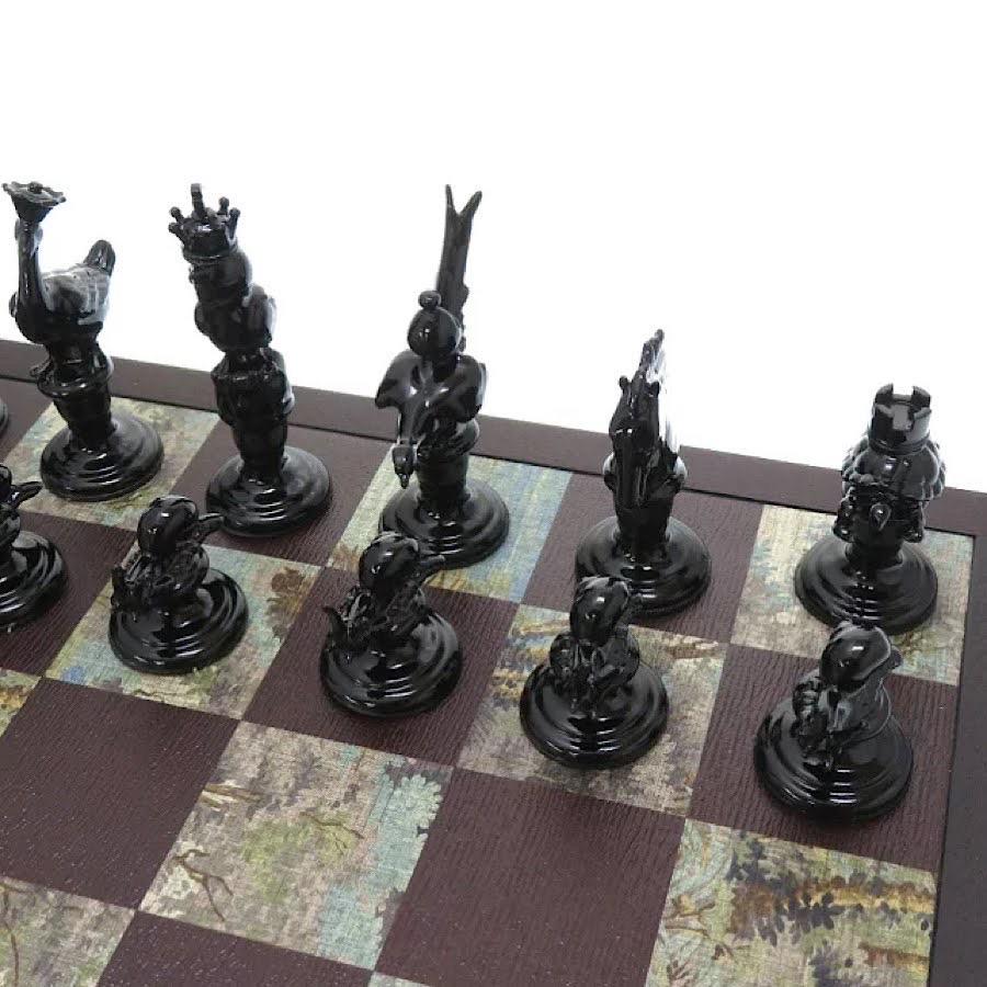 Raro set di scacchi Monogram Gucci d'epoca con custodia - Italia, anni '80 ca. in vendita 4