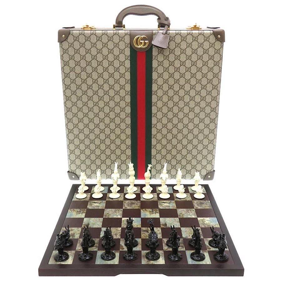 Raro set di scacchi Monogram Gucci d'epoca con custodia - Italia, anni '80 ca.