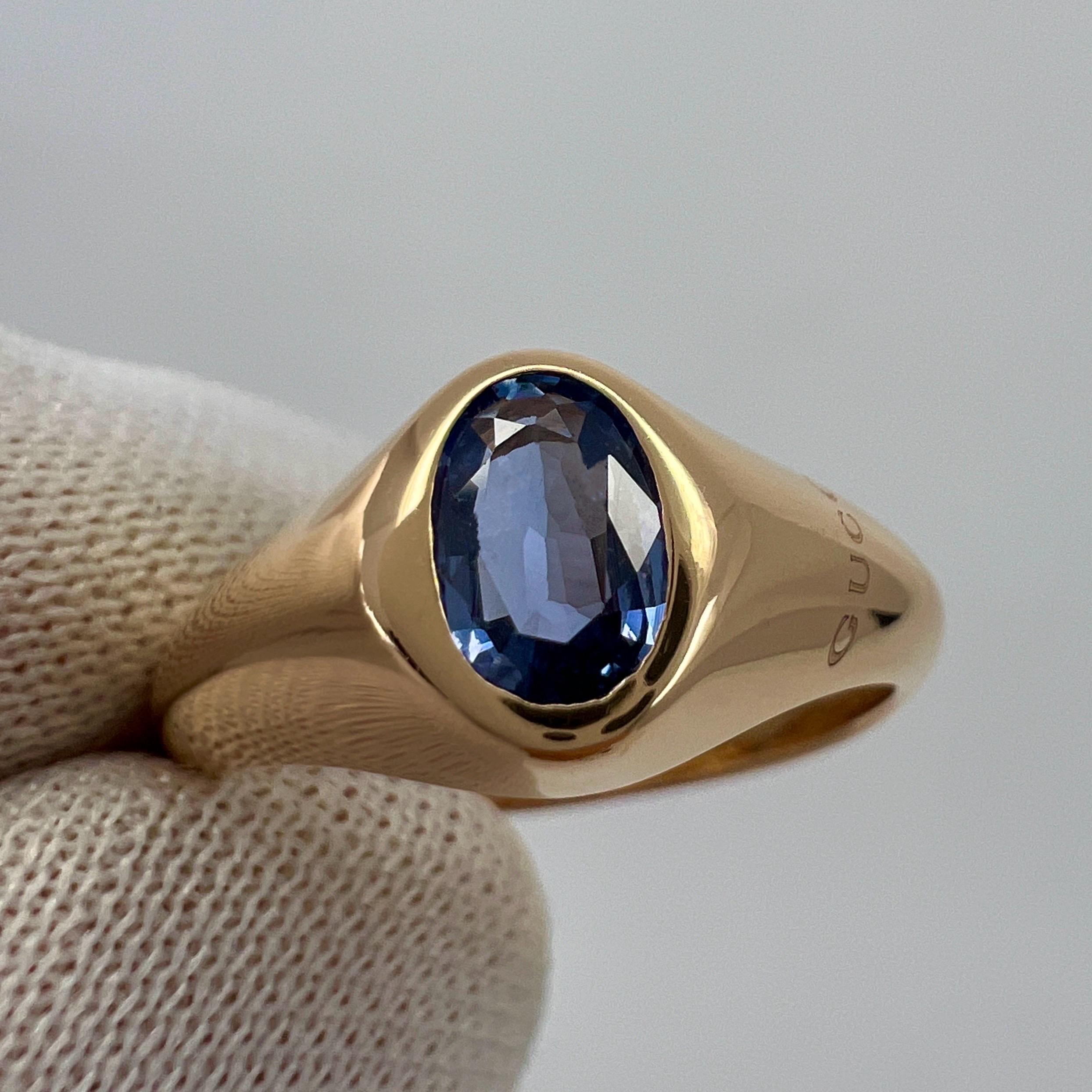 Rare Vintage Gucci Oval Cut Blue Sapphire 18k Yellow Gold Signet Solitaire Ring In New Condition For Sale In Birmingham, GB
