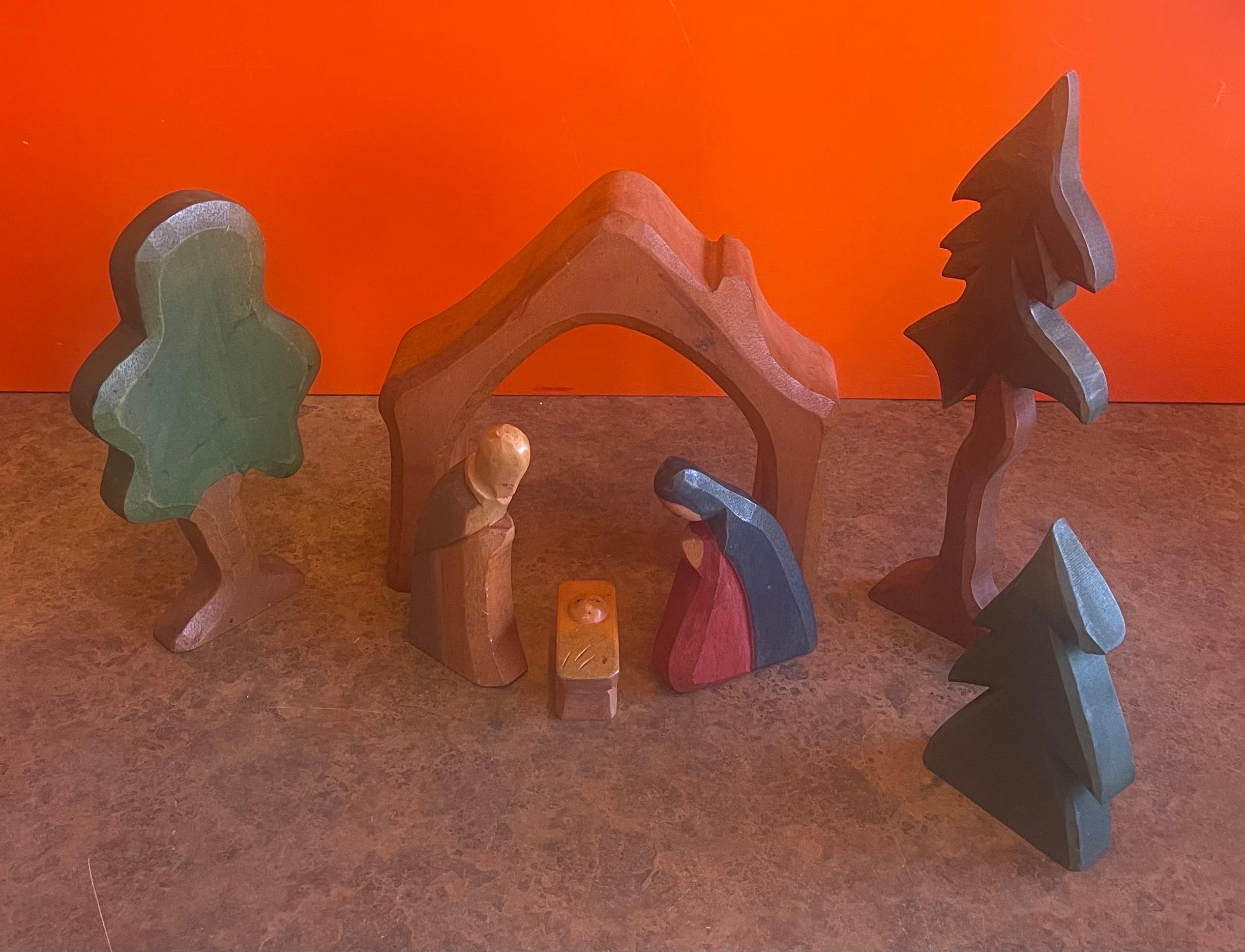 Hand-Carved Rare Vintage Hand Carved 16 Piece Nativity Set by Department 56